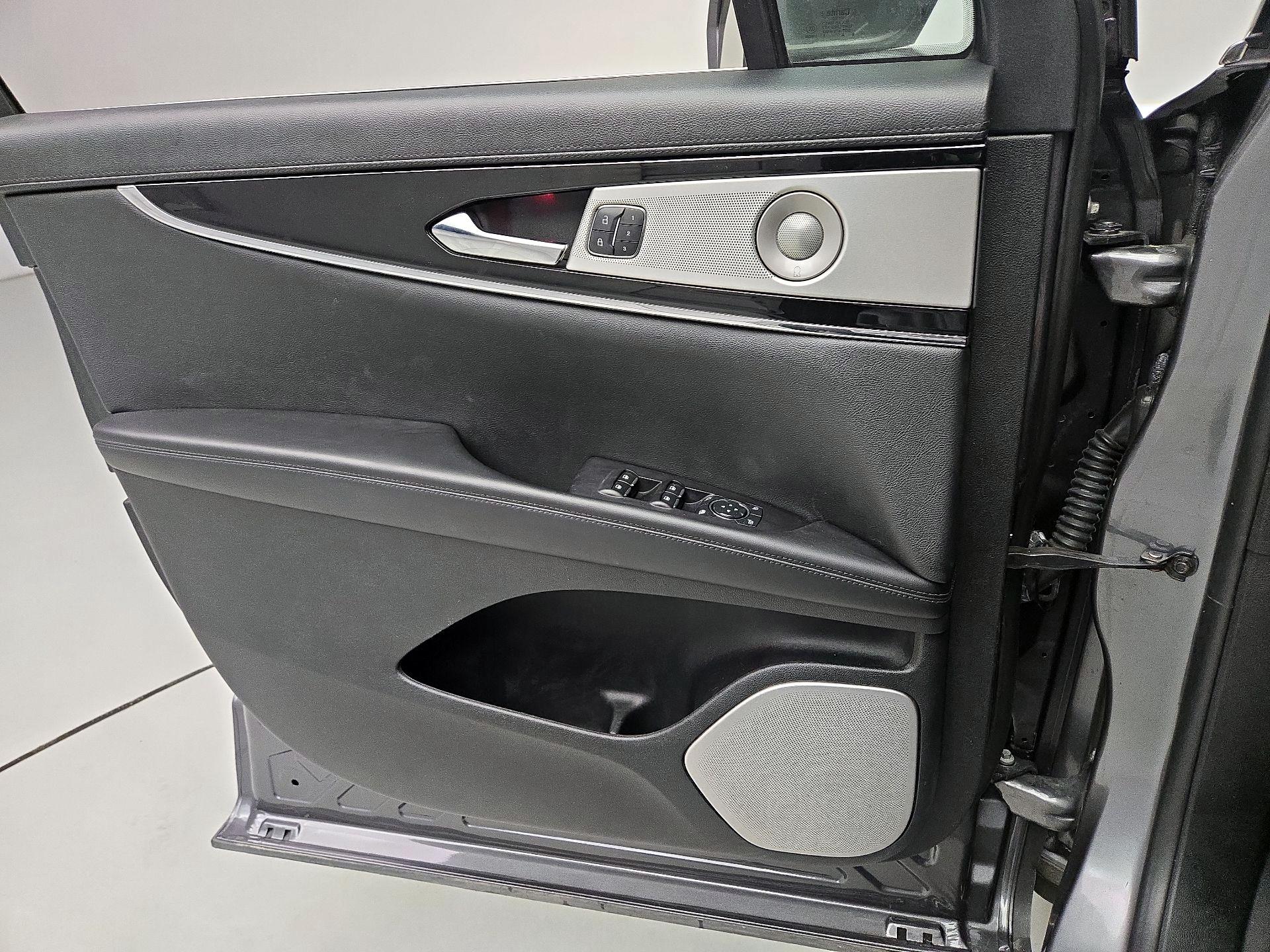 Thumbnail: 2023 Lincoln Nautilus - 12