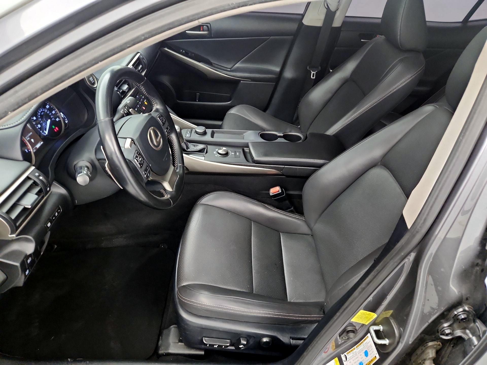 Thumbnail: 2018 Lexus IS - 11