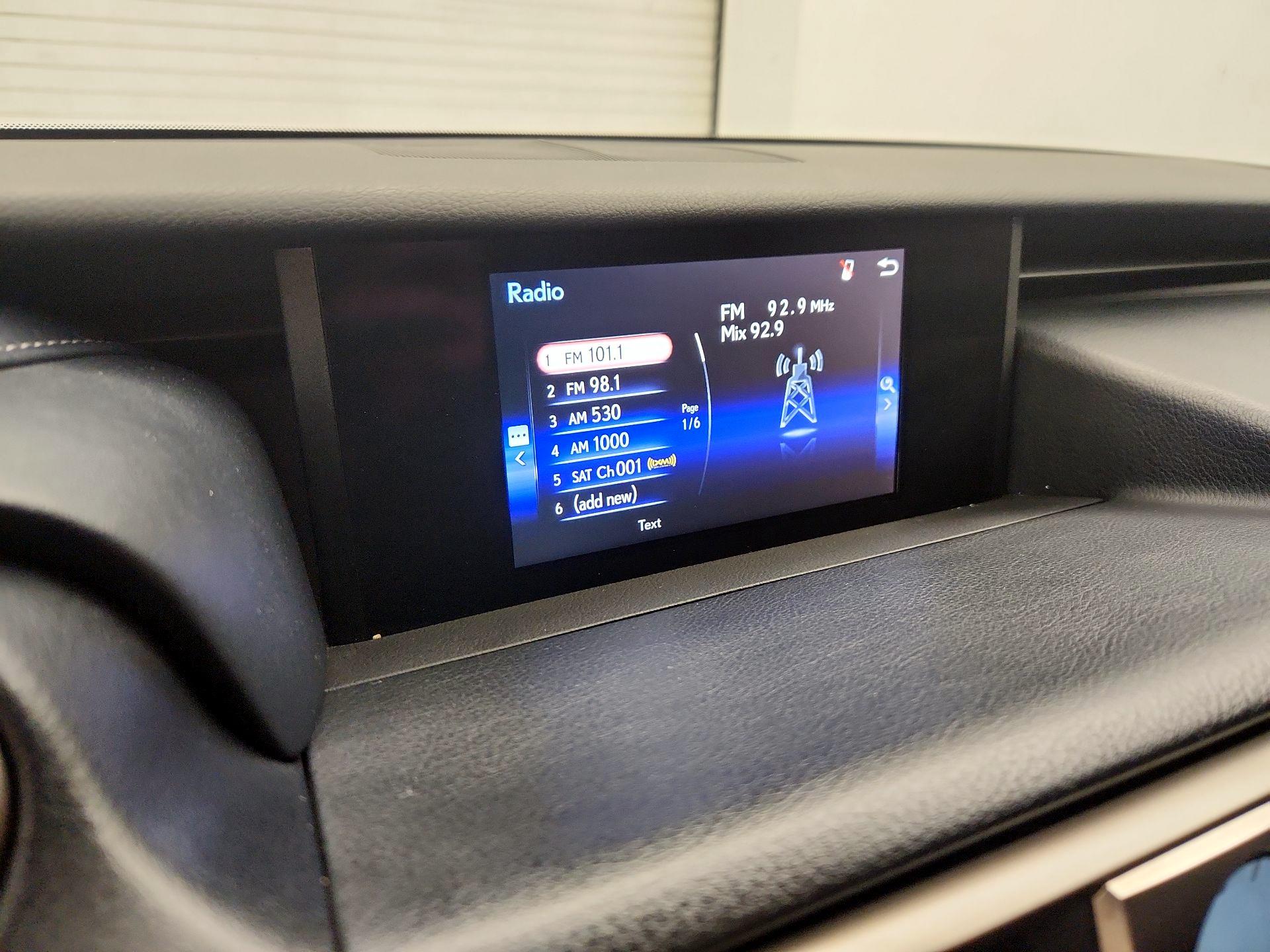 Thumbnail: 2018 Lexus IS - 15