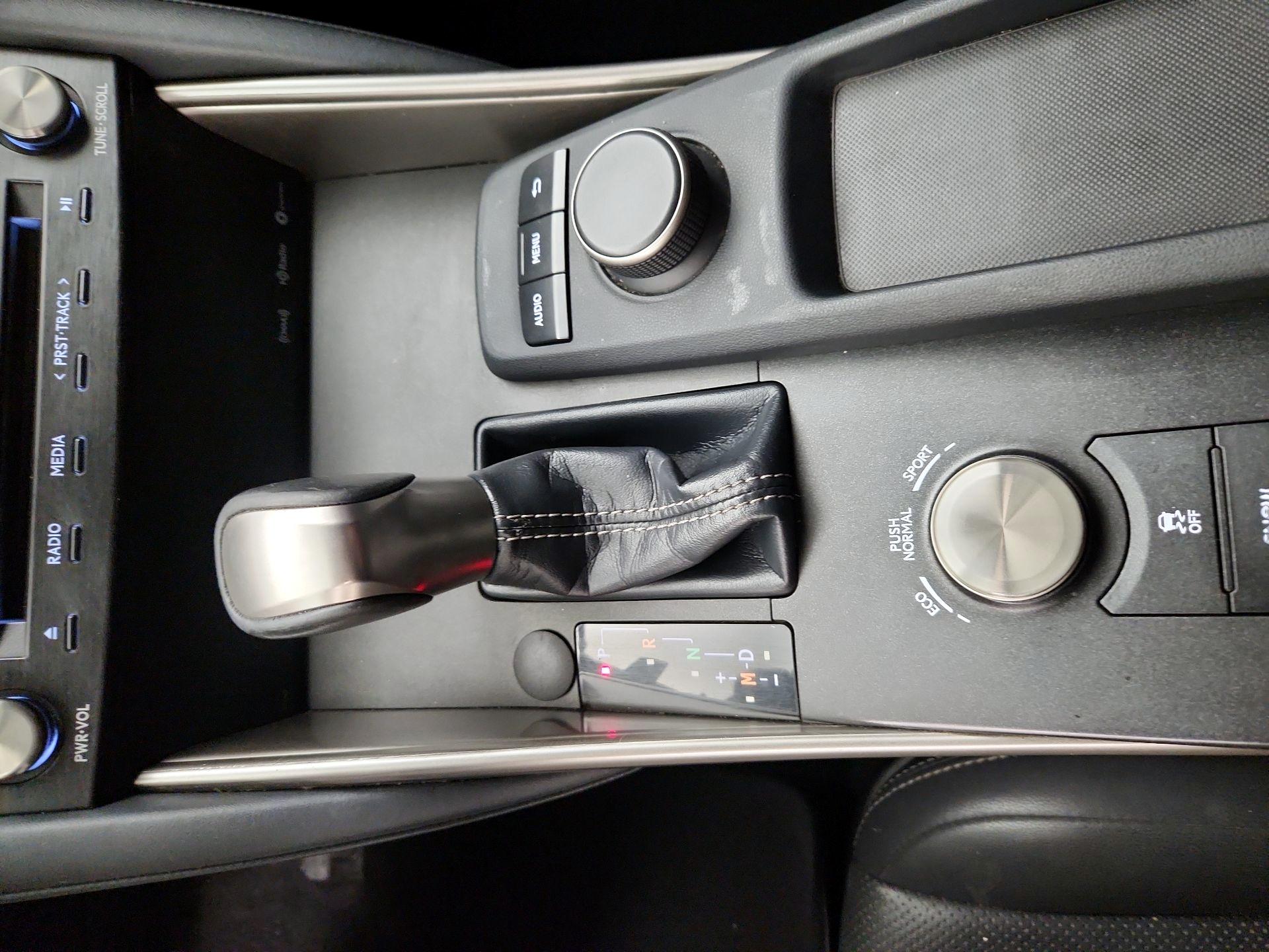 Thumbnail: 2018 Lexus IS - 17