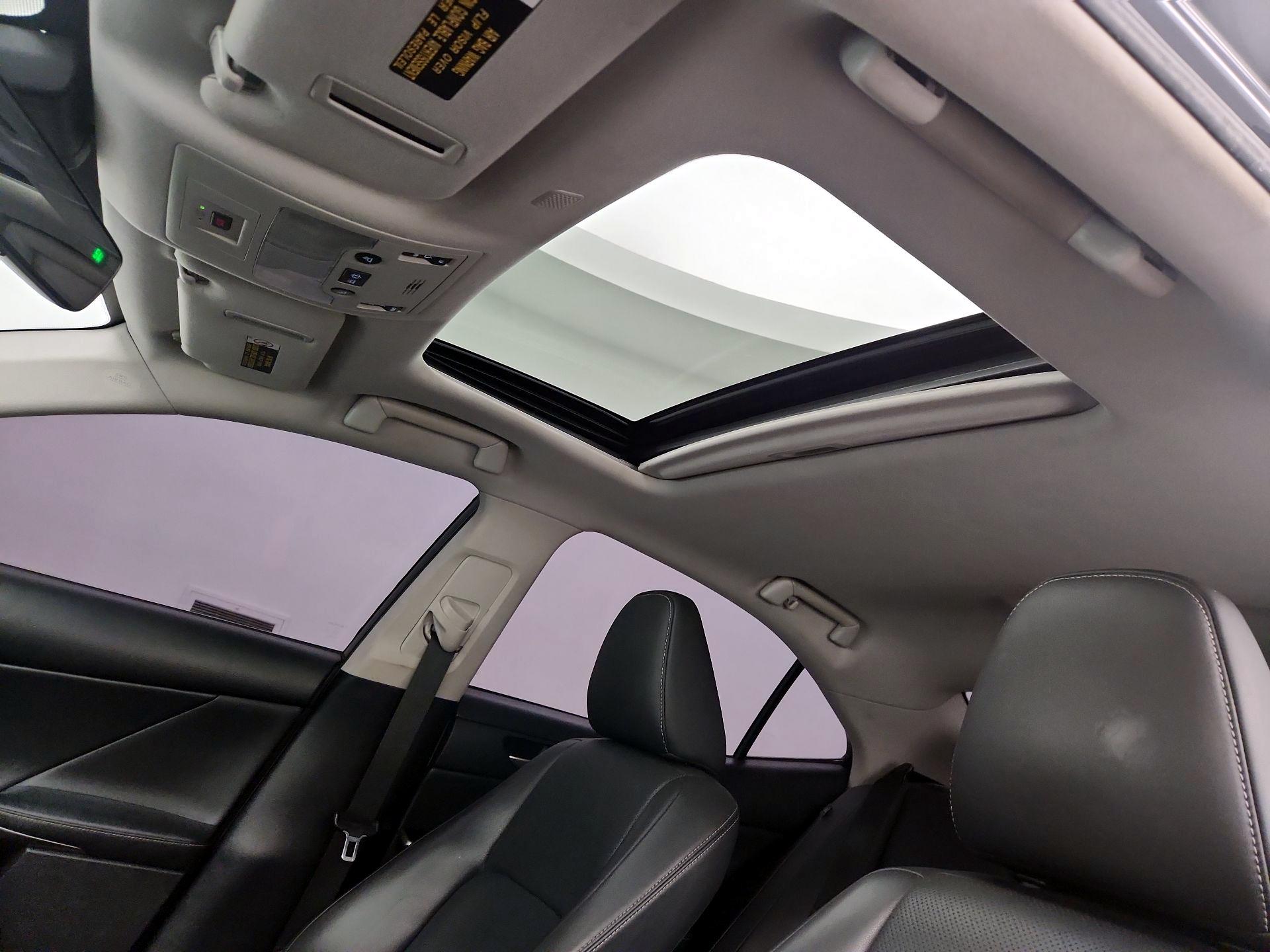 Thumbnail: 2018 Lexus IS - 19