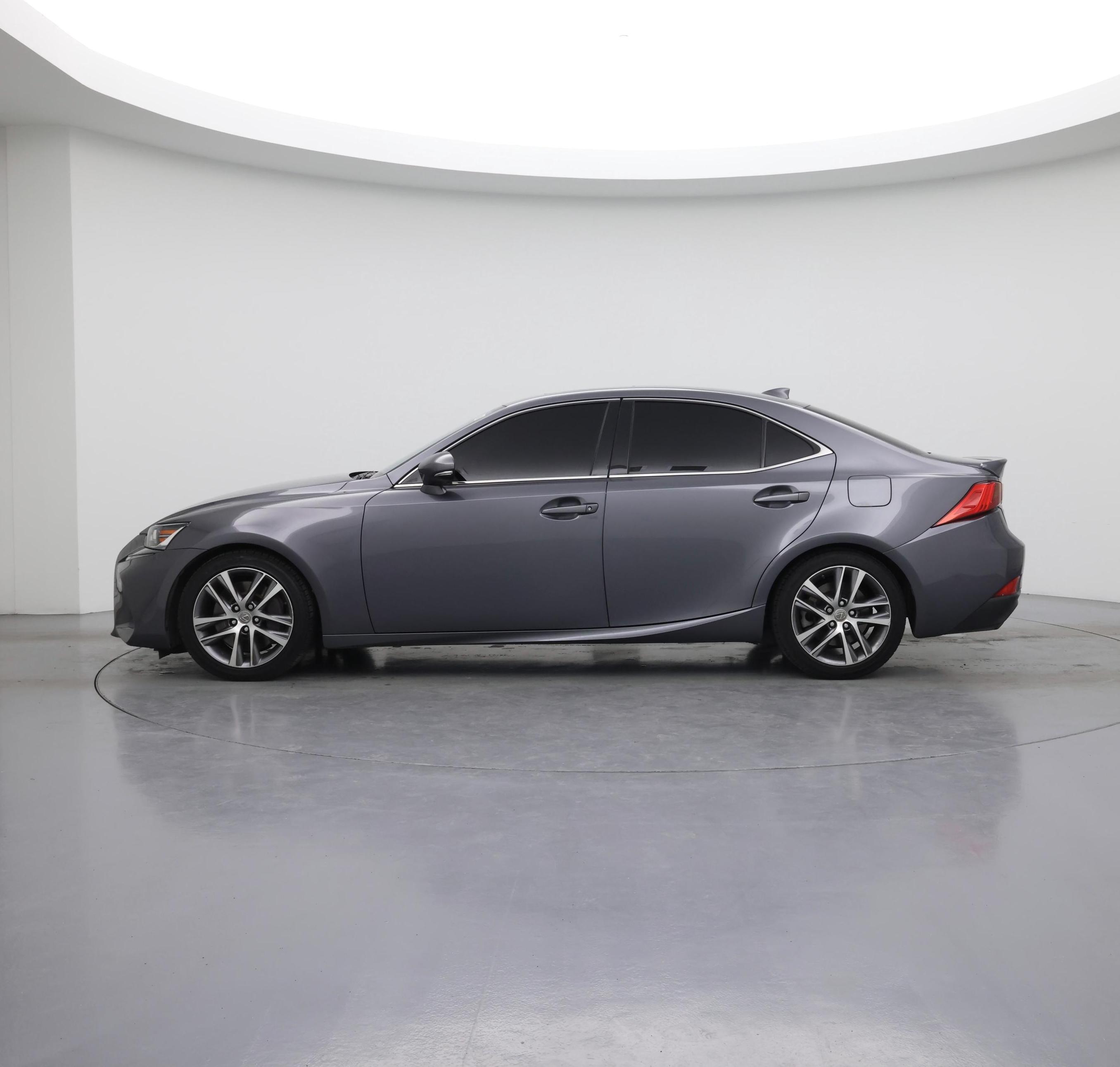 Thumbnail: 2018 Lexus IS - 3