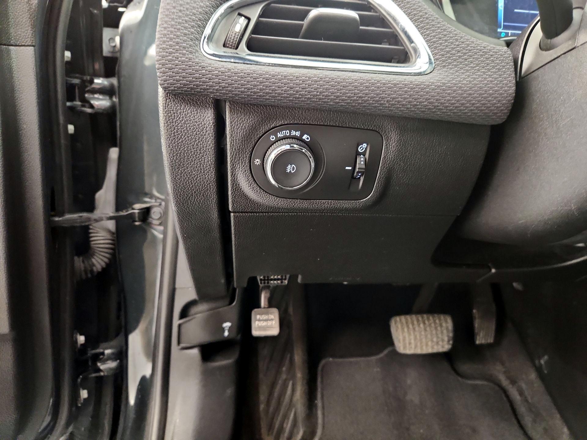 Thumbnail: 2018 Chevrolet Cruze - 13