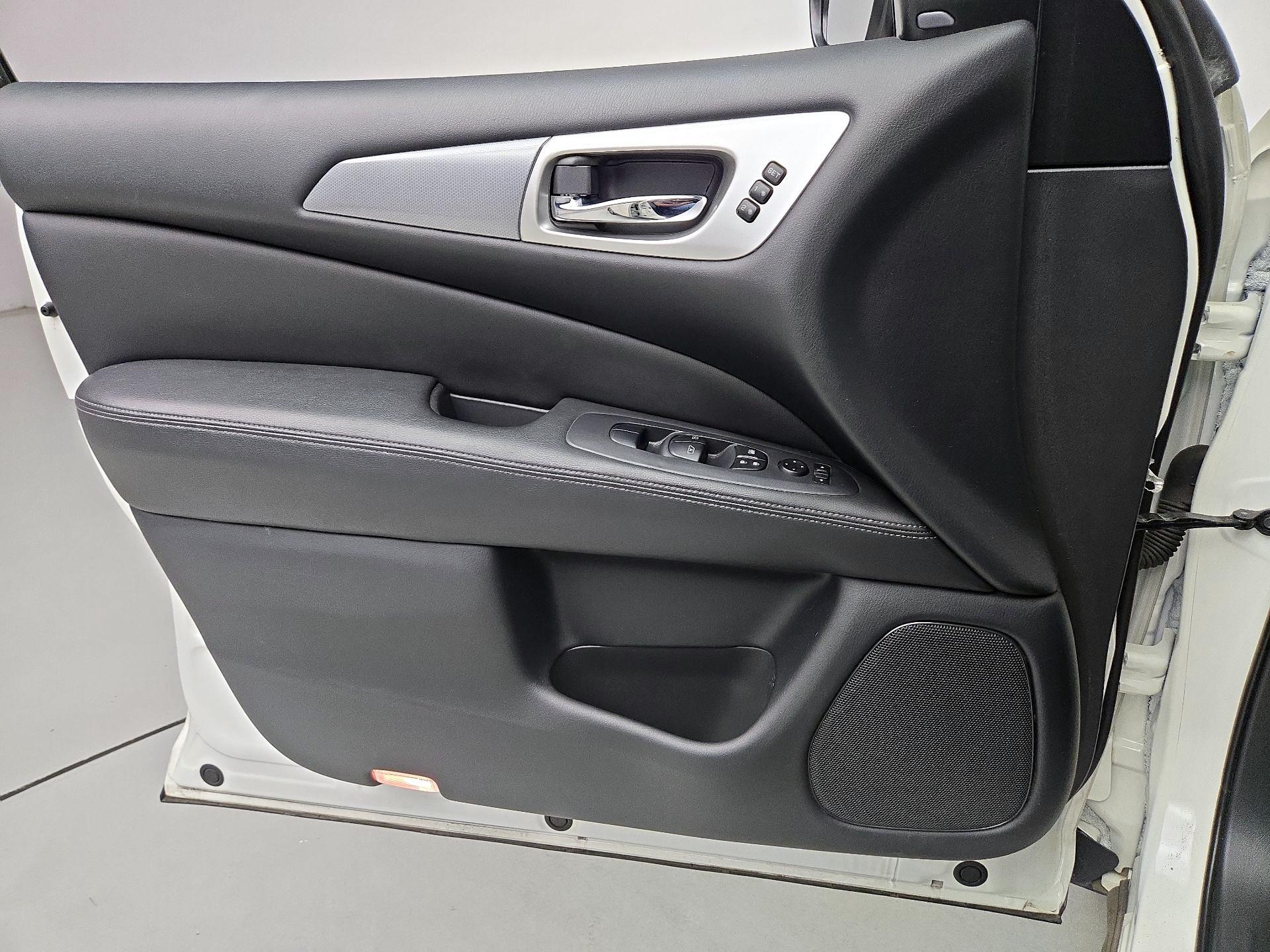 Thumbnail: 2020 Nissan Pathfinder - 12