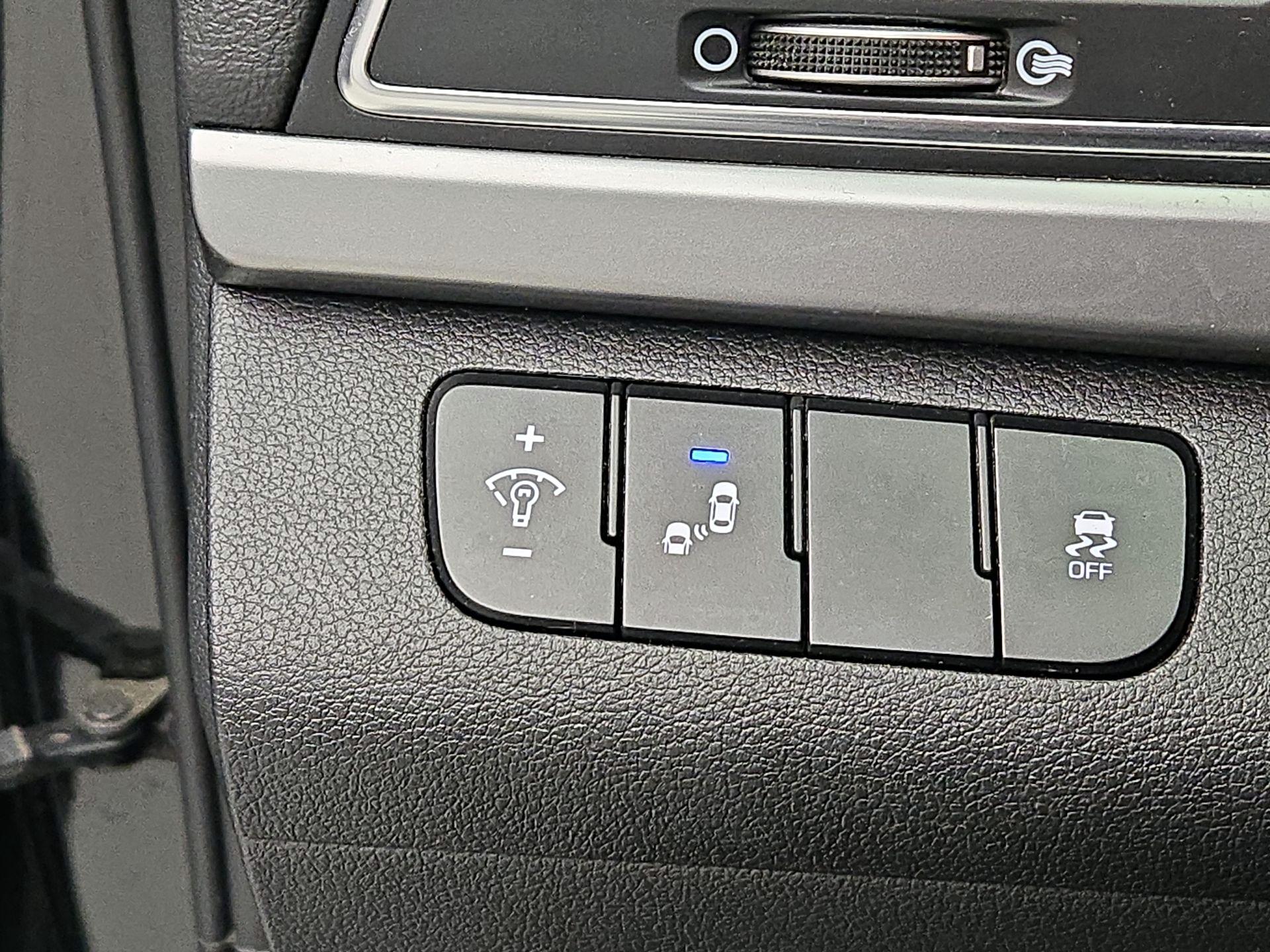 Thumbnail: 2017 Hyundai Elantra - 13