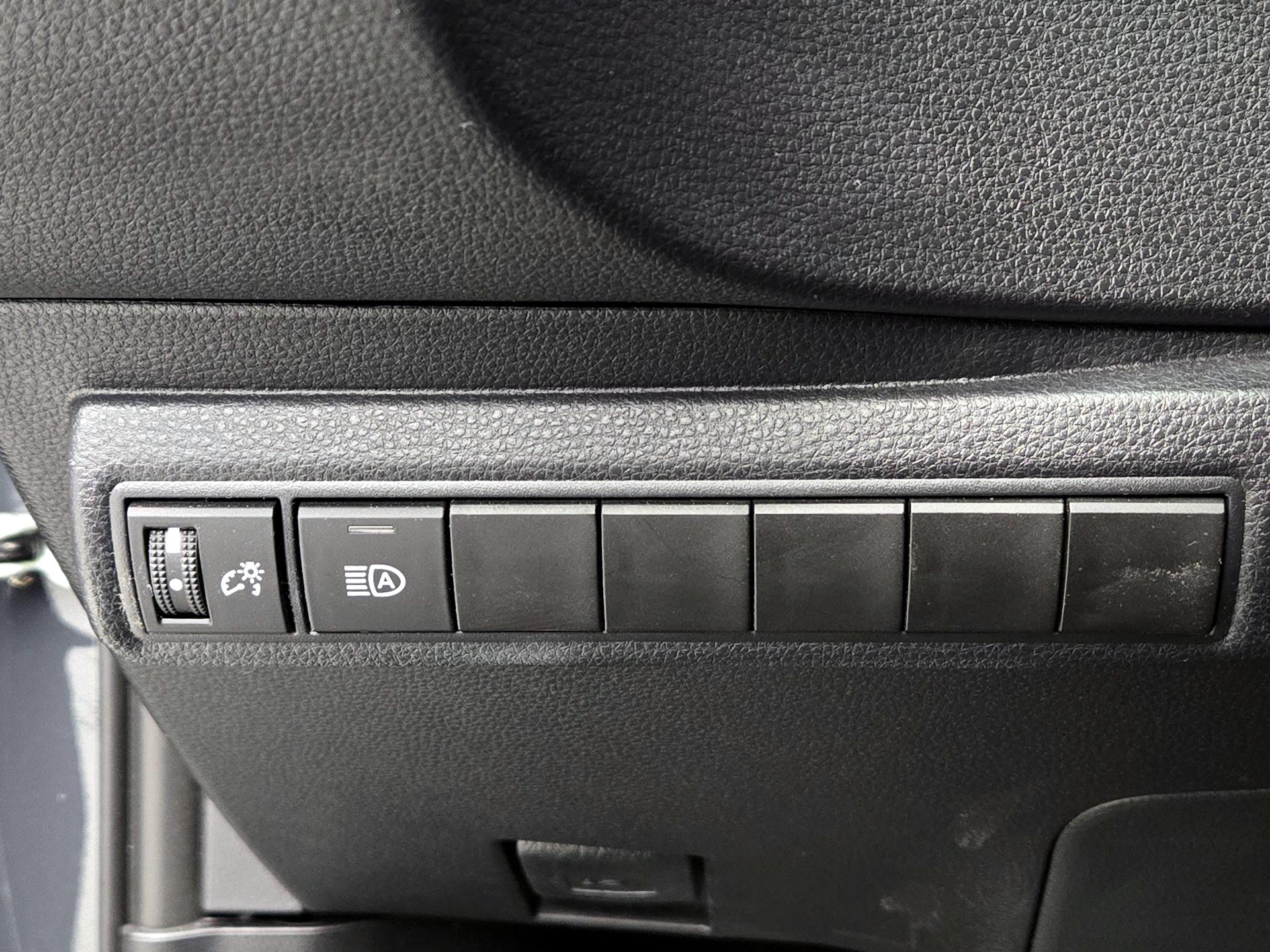 Thumbnail: 2025 Toyota Corolla - 13