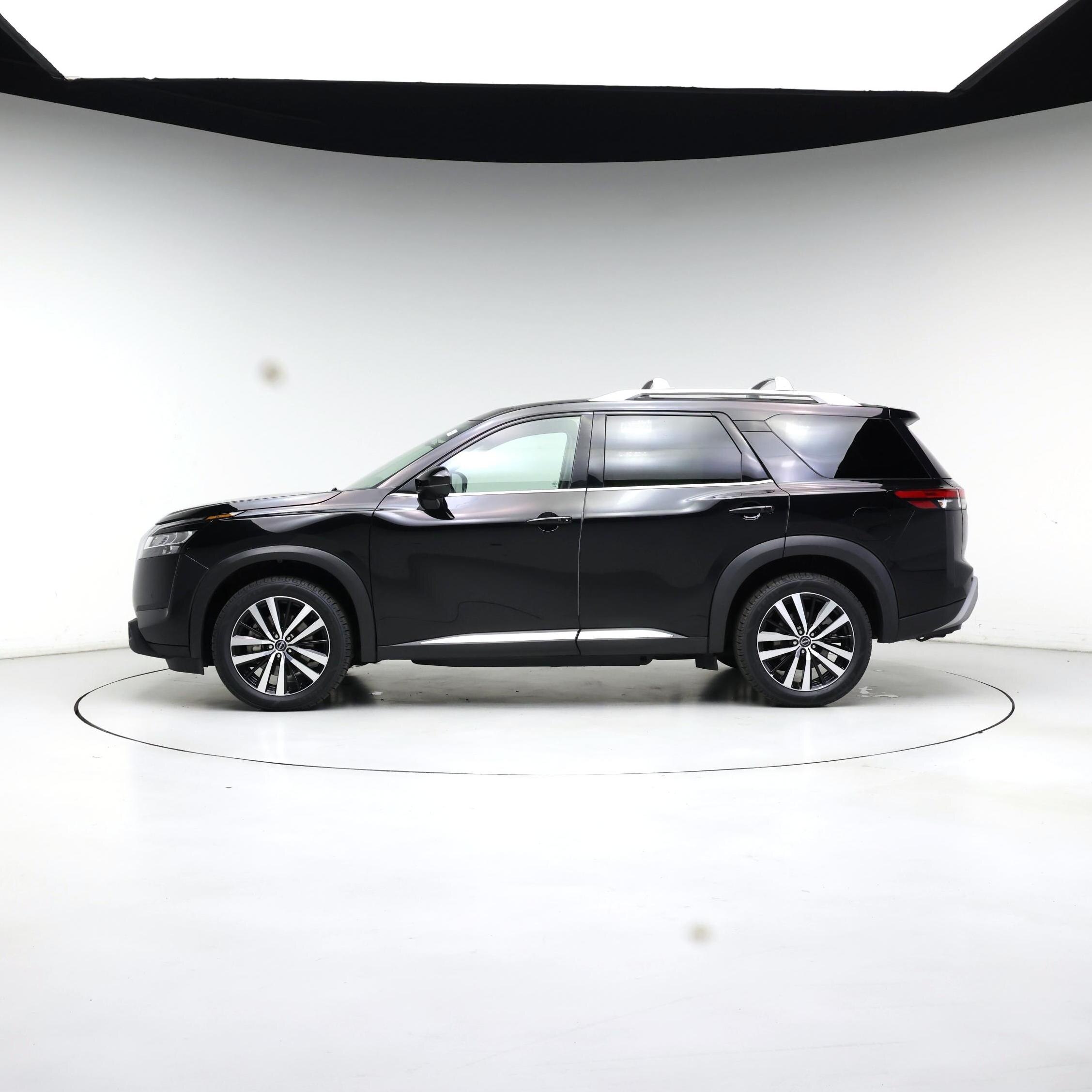 Thumbnail: 2023 Nissan Pathfinder - 3