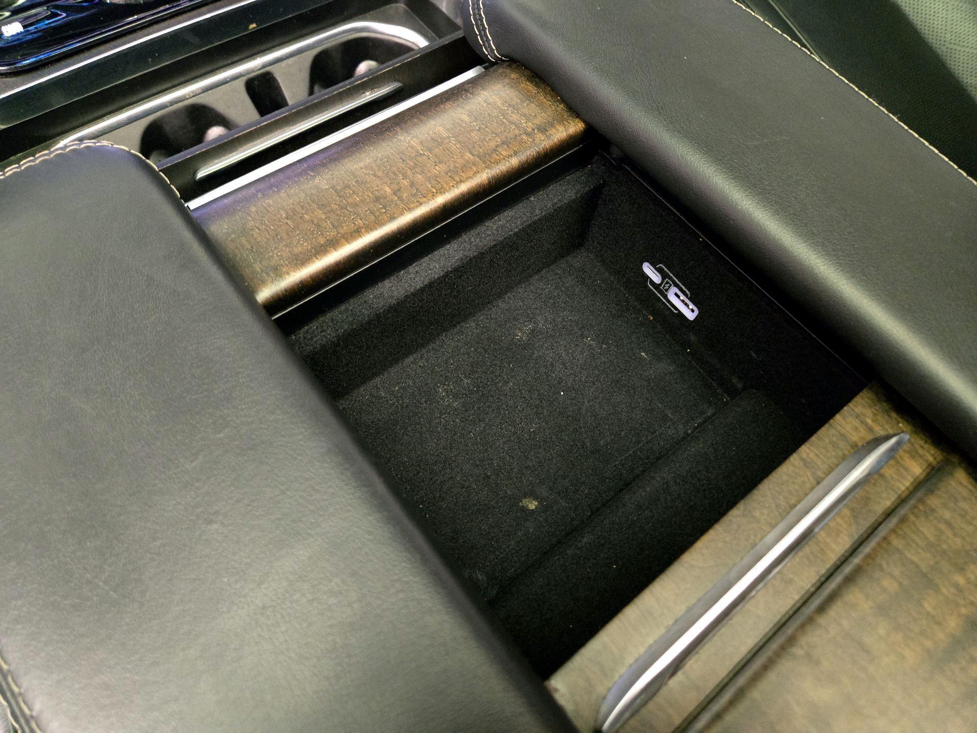 Thumbnail: 2022 Jeep Grand Wagoneer - 19