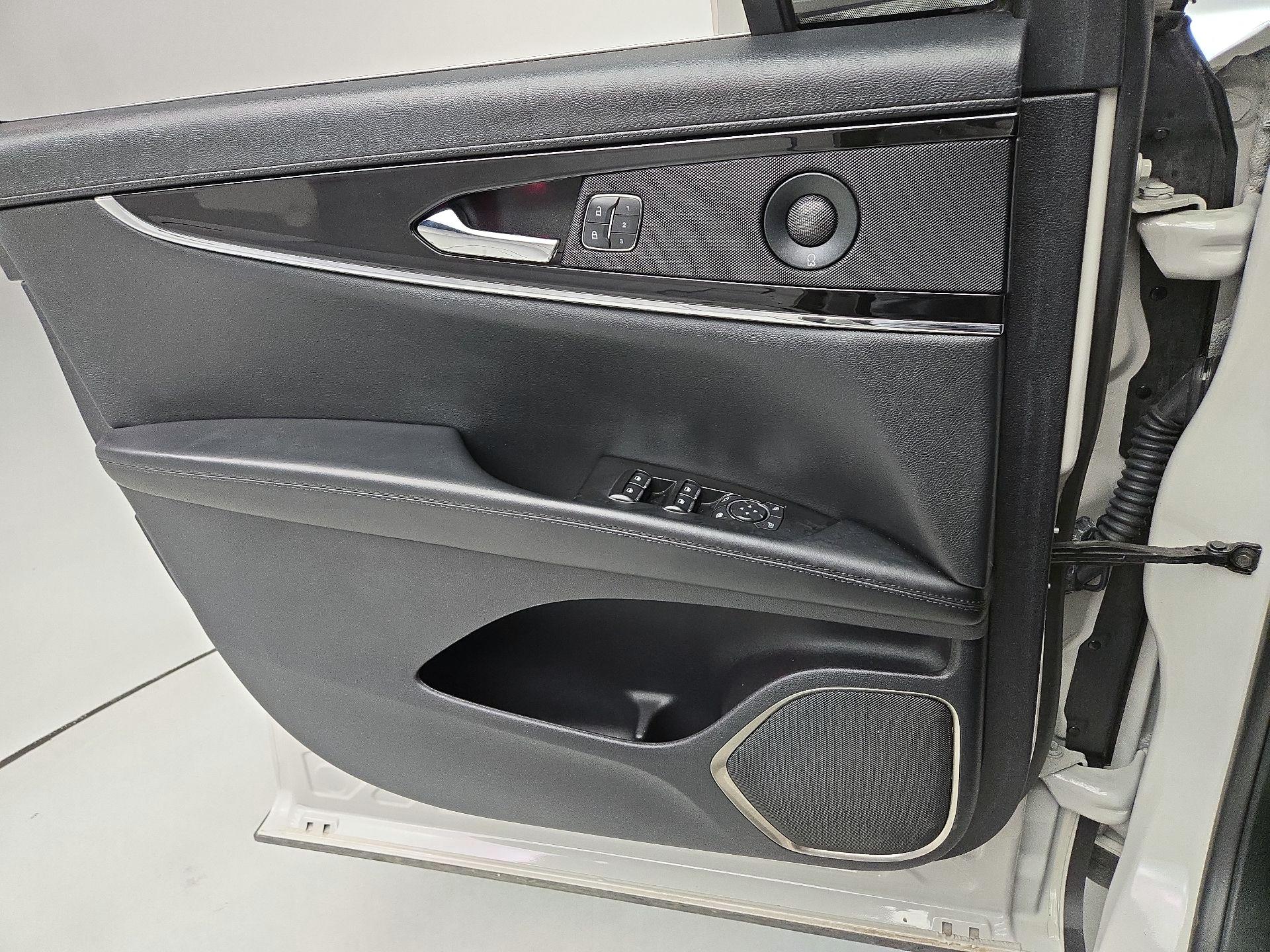 Thumbnail: 2021 Lincoln Nautilus - 12