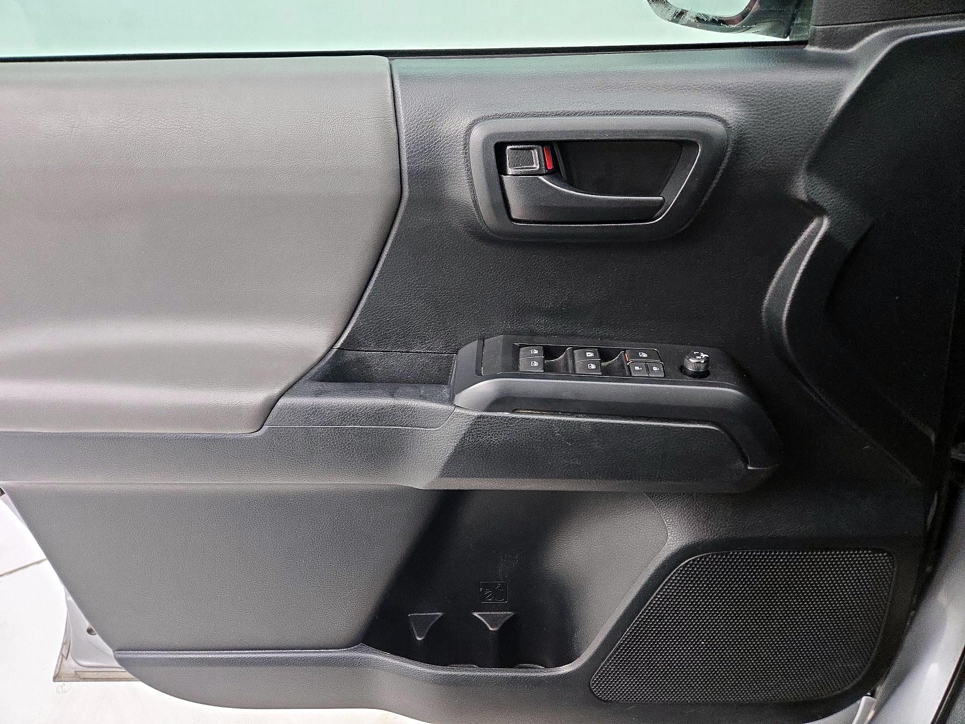 Thumbnail: 2019 Toyota Tacoma - 12