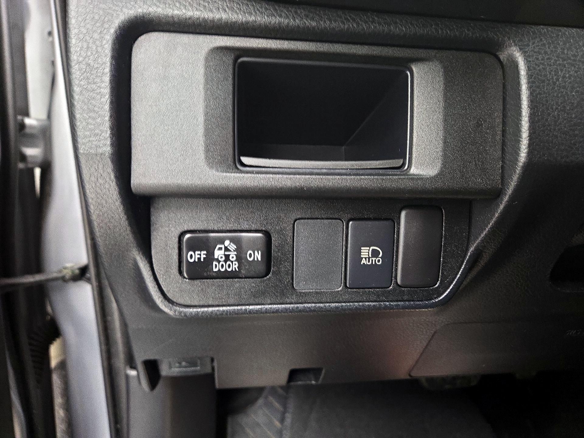 Thumbnail: 2019 Toyota Tacoma - 13