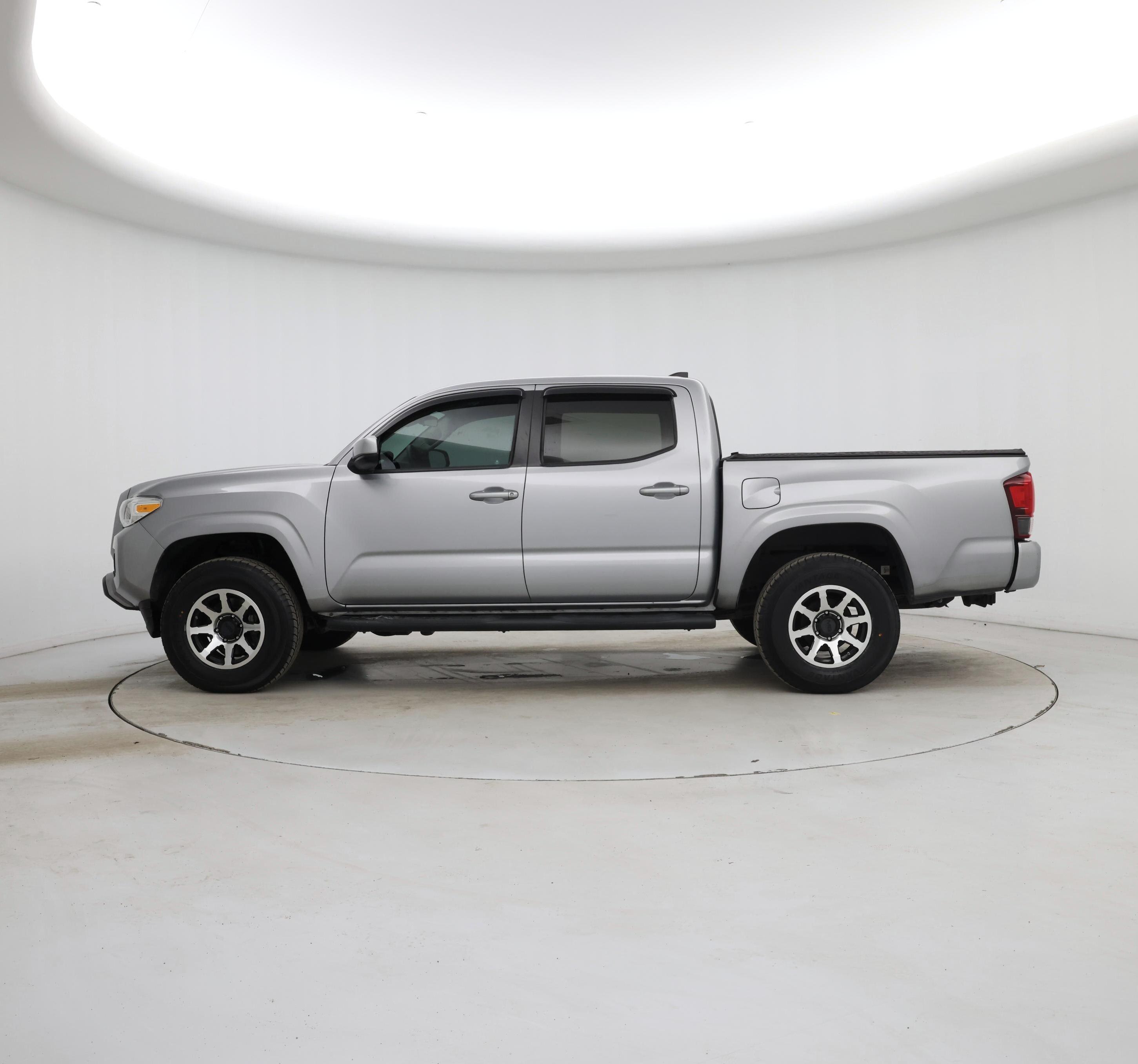 Thumbnail: 2019 Toyota Tacoma - 3