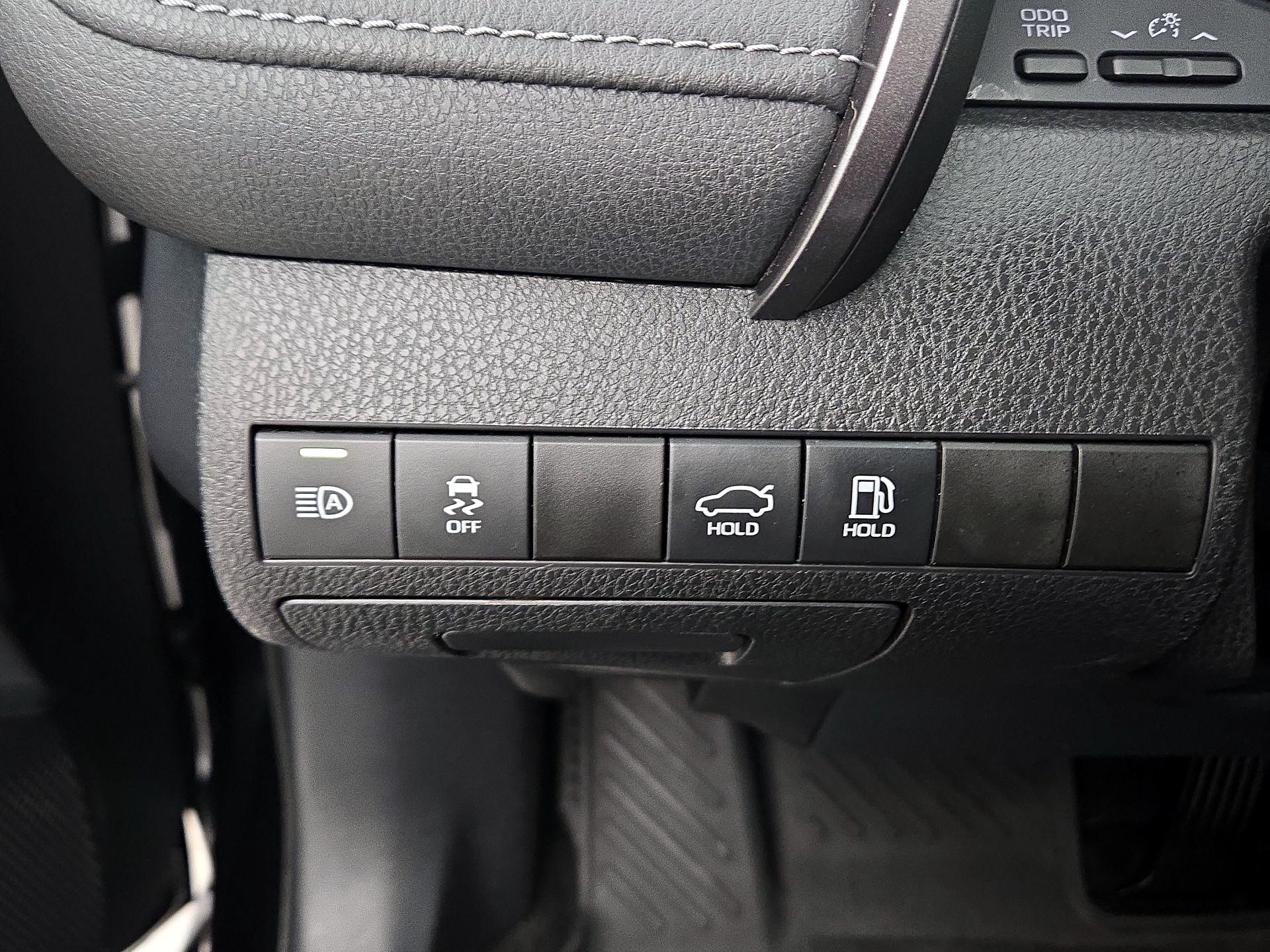 Thumbnail: 2021 Toyota Camry - 13