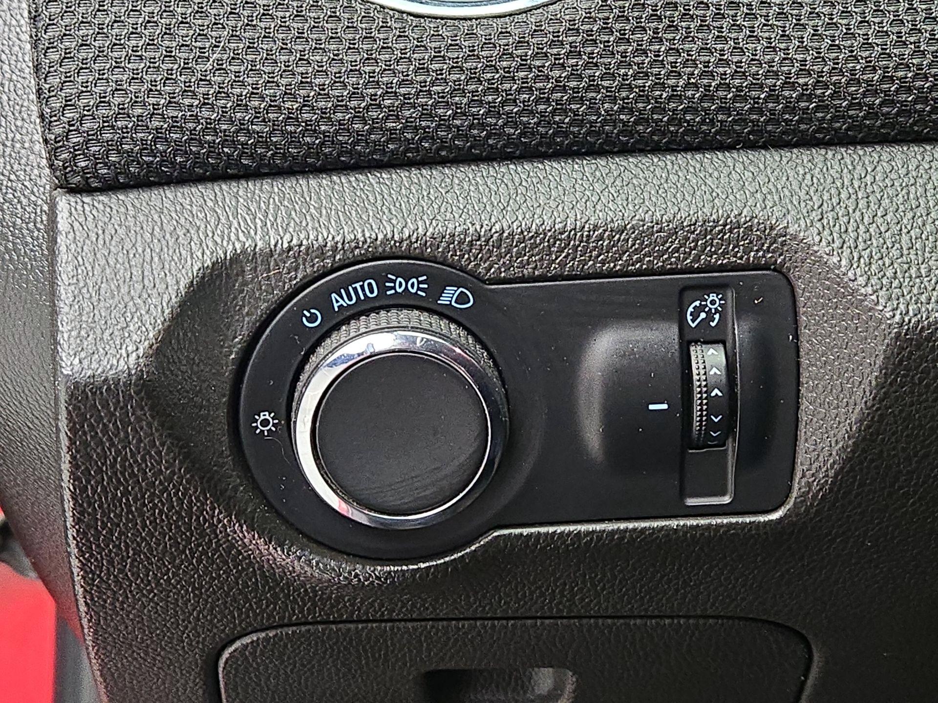 Thumbnail: 2015 Chevrolet Cruze - 13