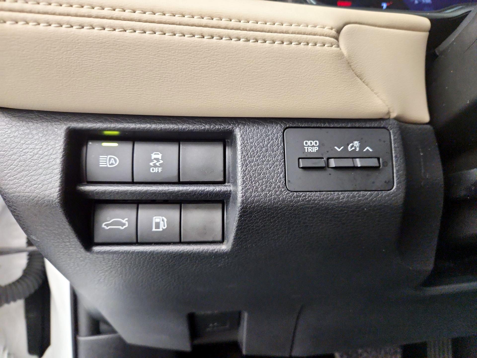 Thumbnail: 2021 Toyota Avalon - 13