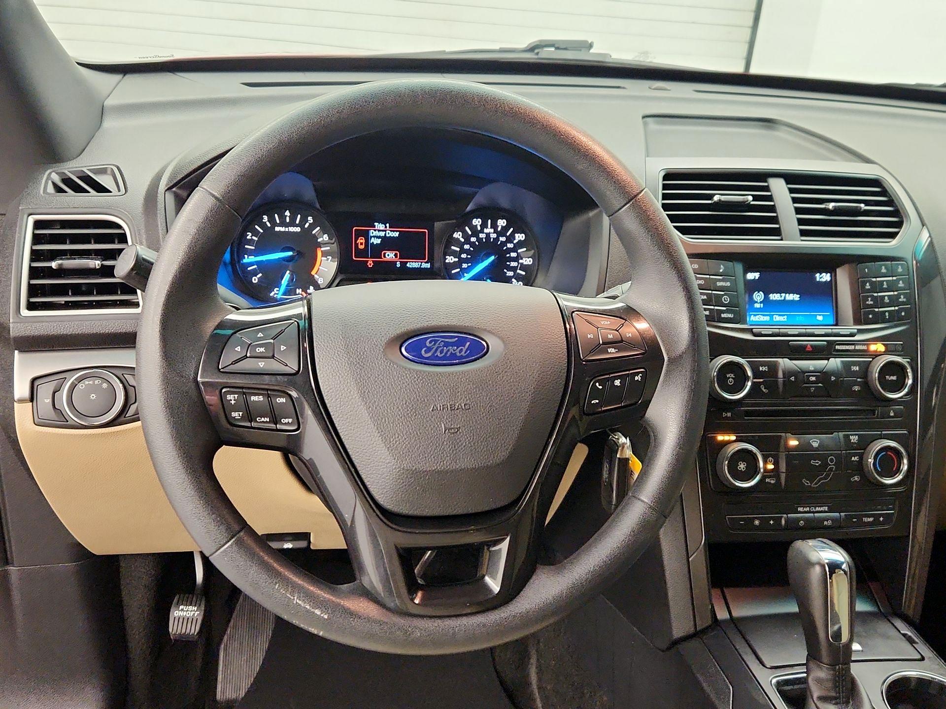 Thumbnail: 2016 Ford Explorer - 10