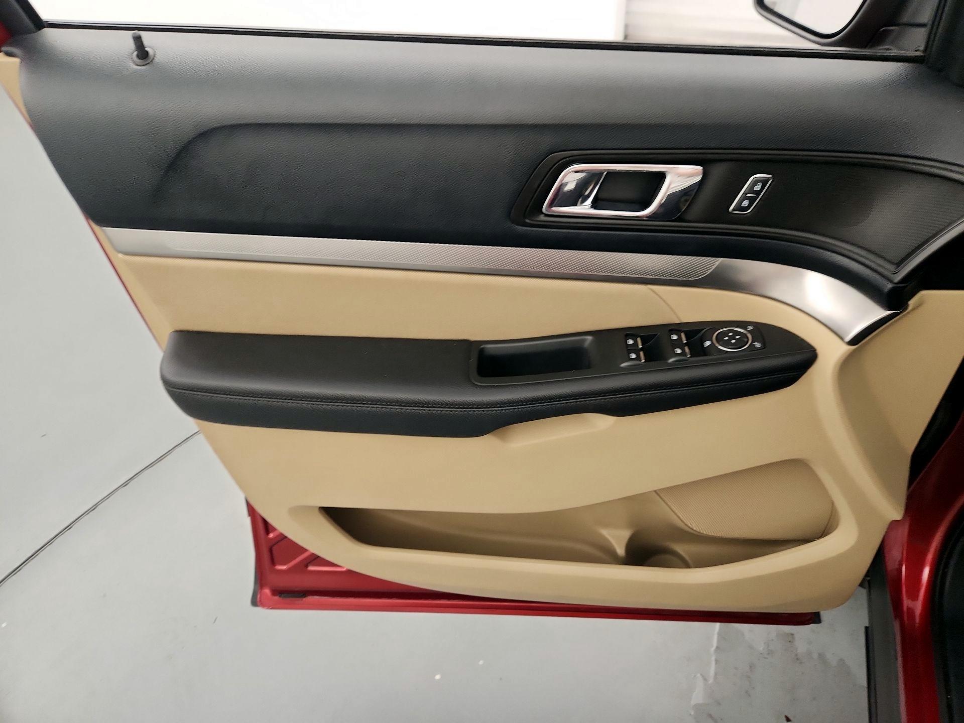 Thumbnail: 2016 Ford Explorer - 12