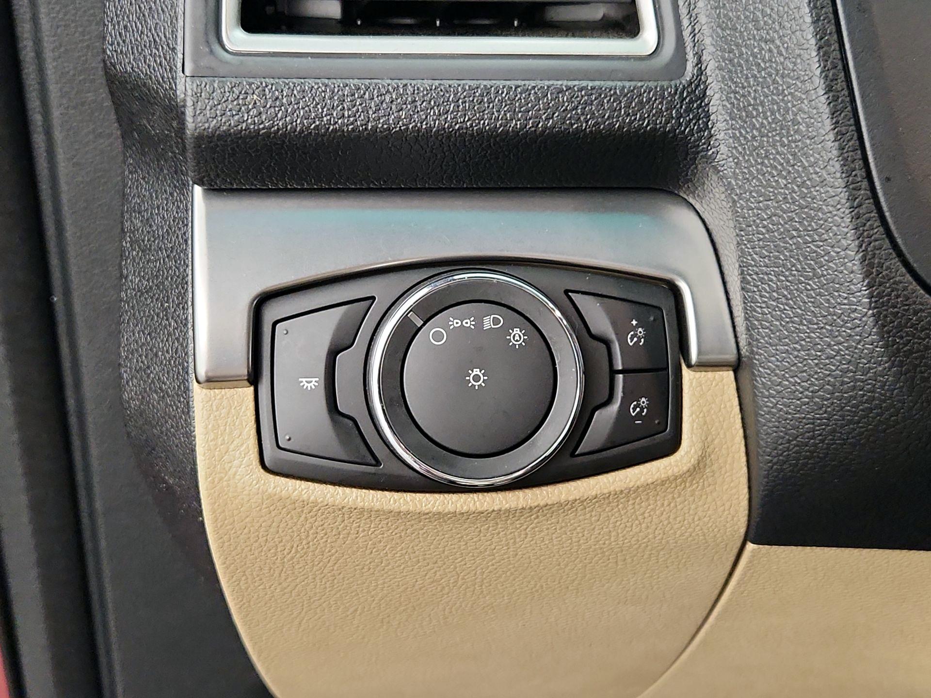 Thumbnail: 2016 Ford Explorer - 13