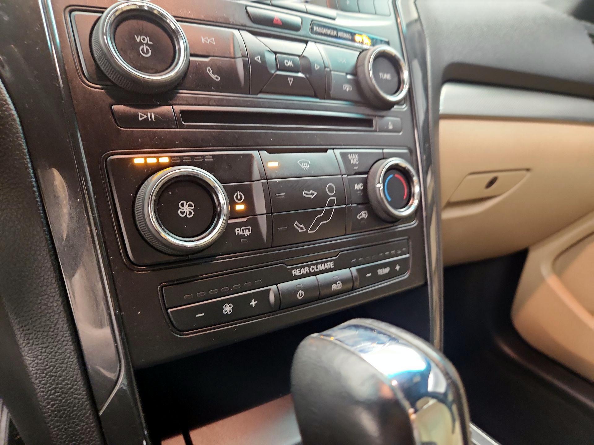 Thumbnail: 2016 Ford Explorer - 16