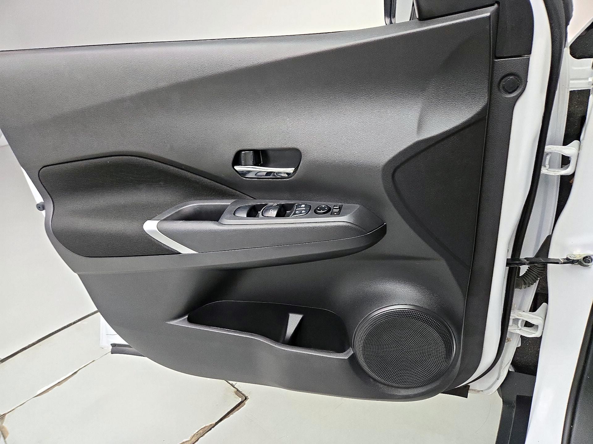 Thumbnail: 2023 Nissan Kicks - 12