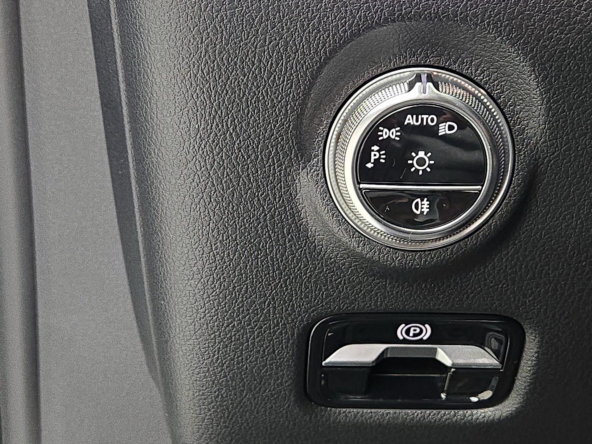 Thumbnail: 2024 Mercedes-Benz C-Class - 13