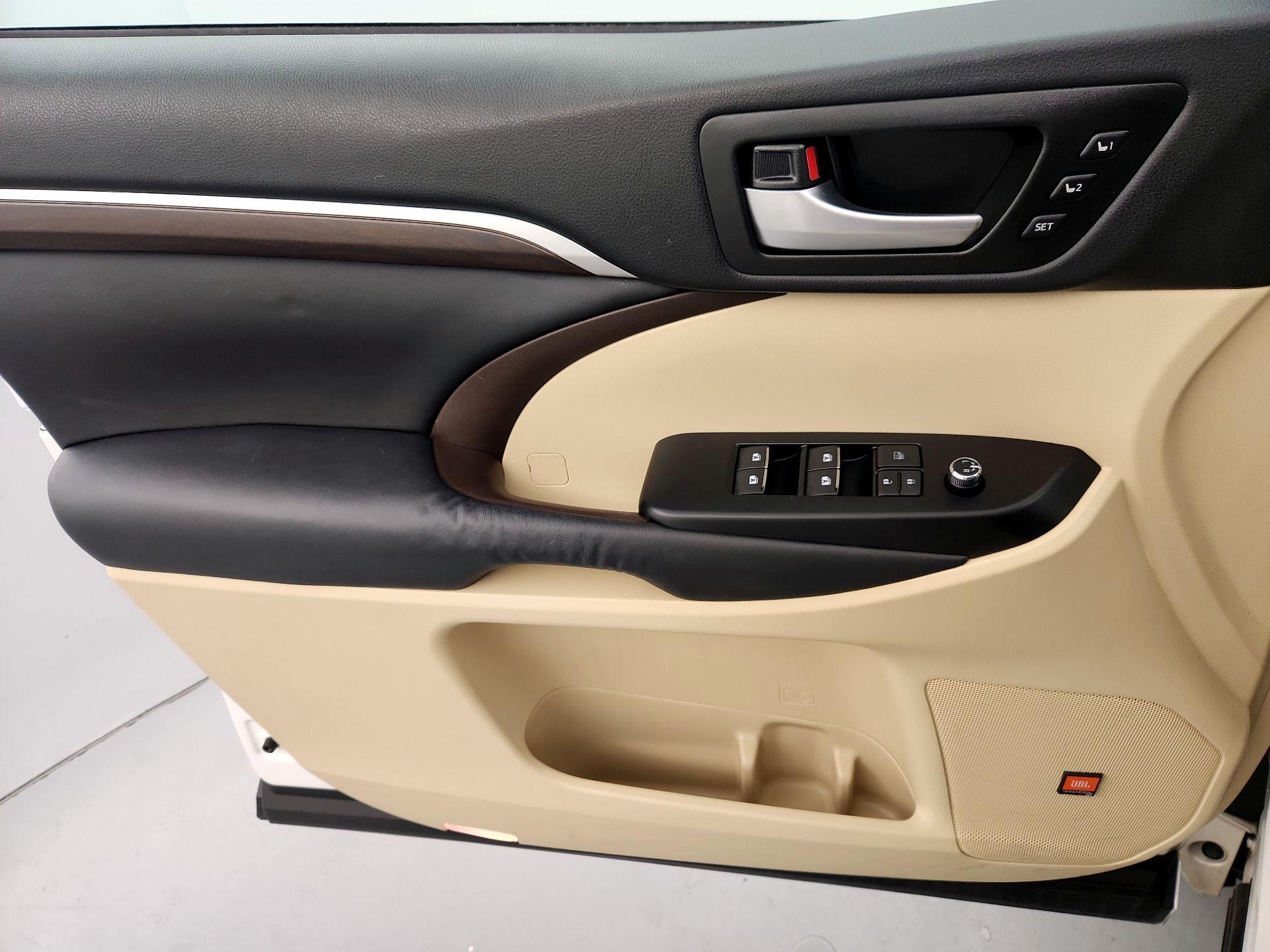 Thumbnail: 2014 Toyota Highlander - 12