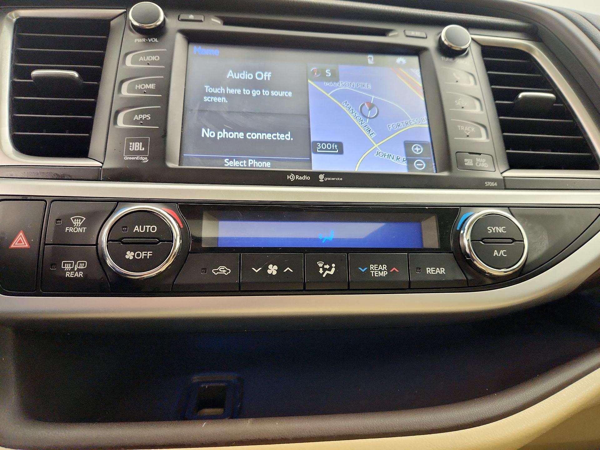 Thumbnail: 2014 Toyota Highlander - 16