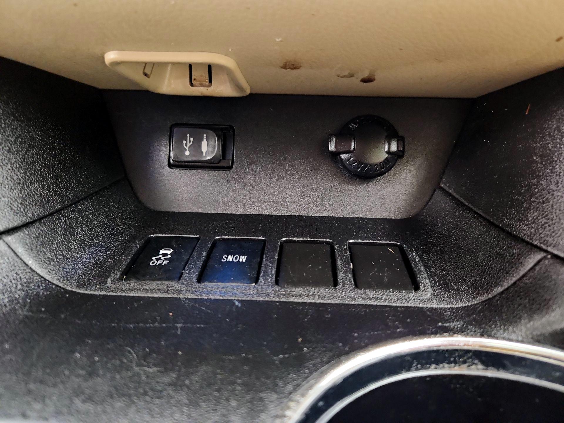 Thumbnail: 2014 Toyota Highlander - 18