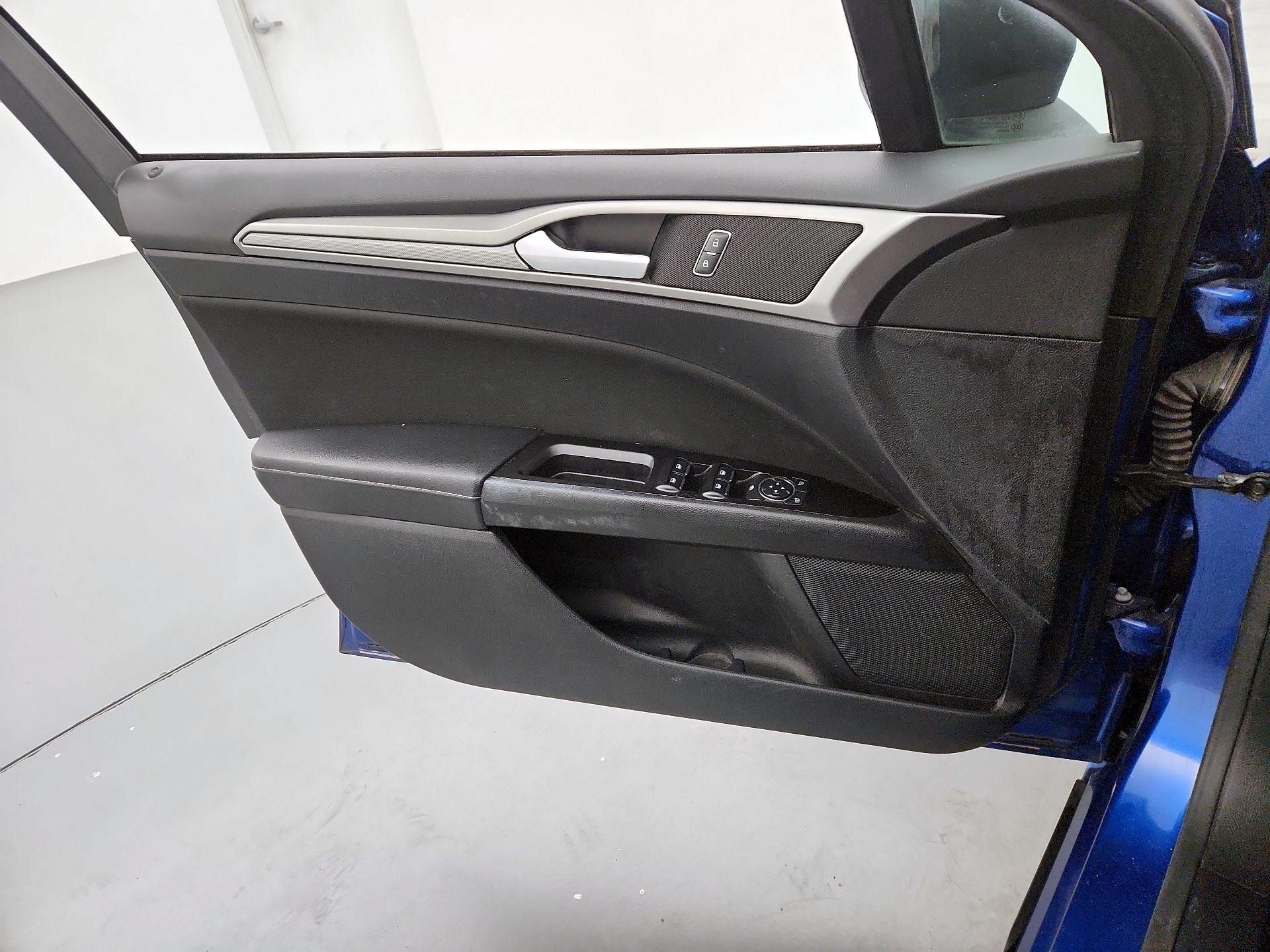 Thumbnail: 2017 Ford Fusion - 12