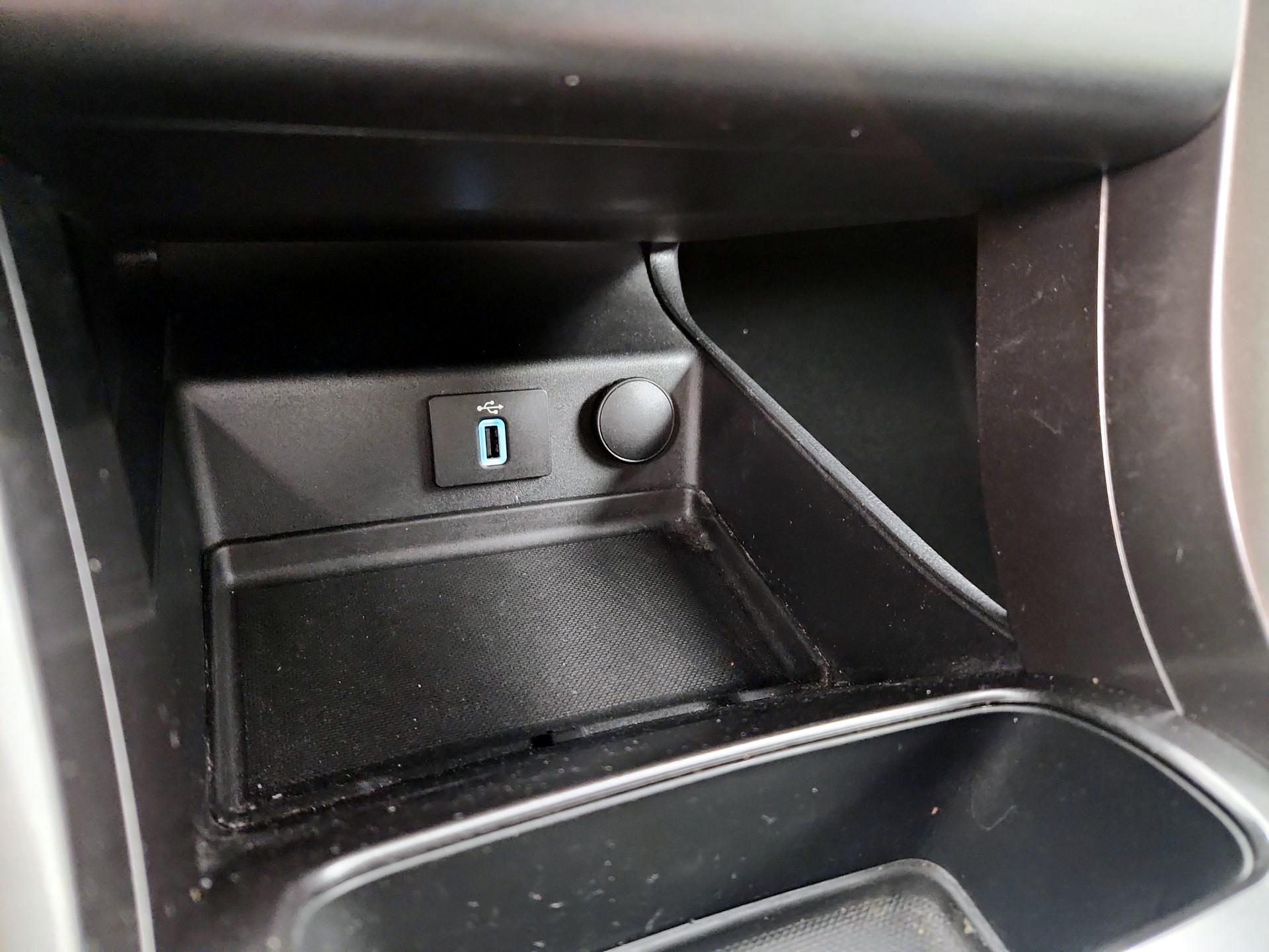 Thumbnail: 2017 Ford Fusion - 18