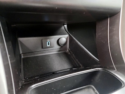USB/AUX Ports