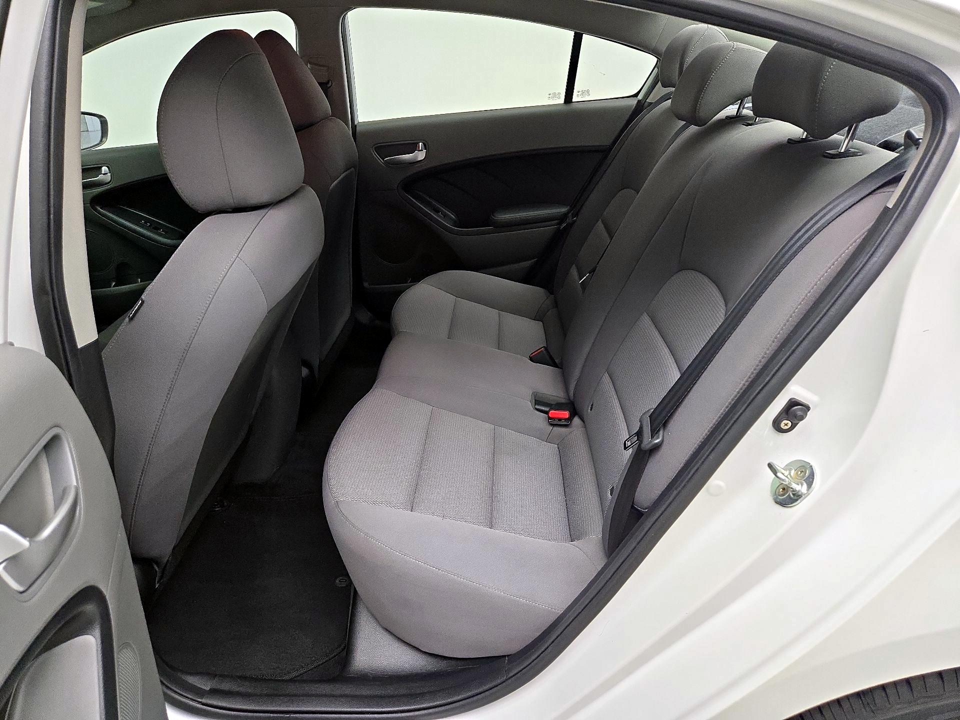 Thumbnail: 2017 Kia Forte - 18