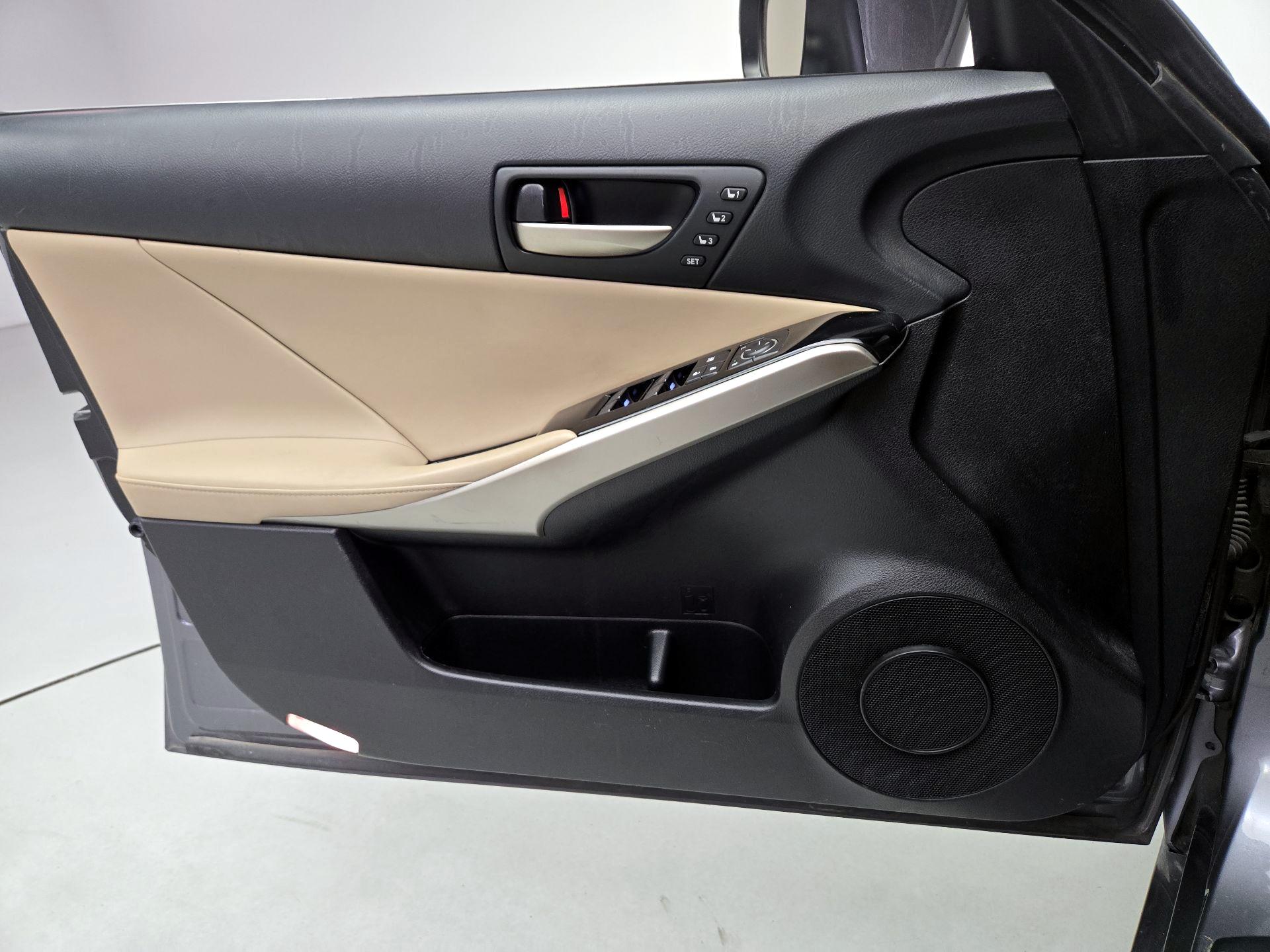 Thumbnail: 2019 Lexus IS - 12