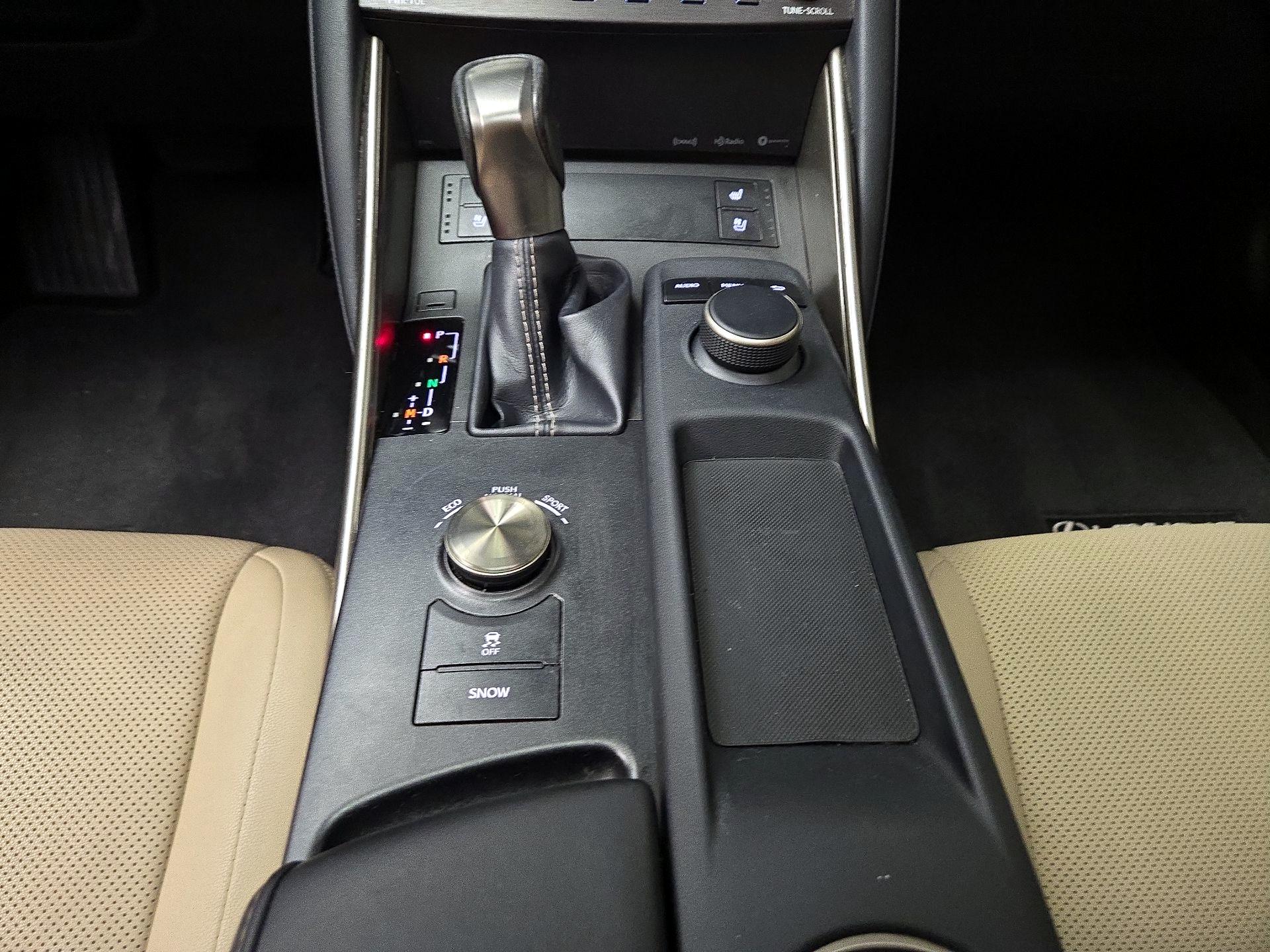 Thumbnail: 2019 Lexus IS - 17