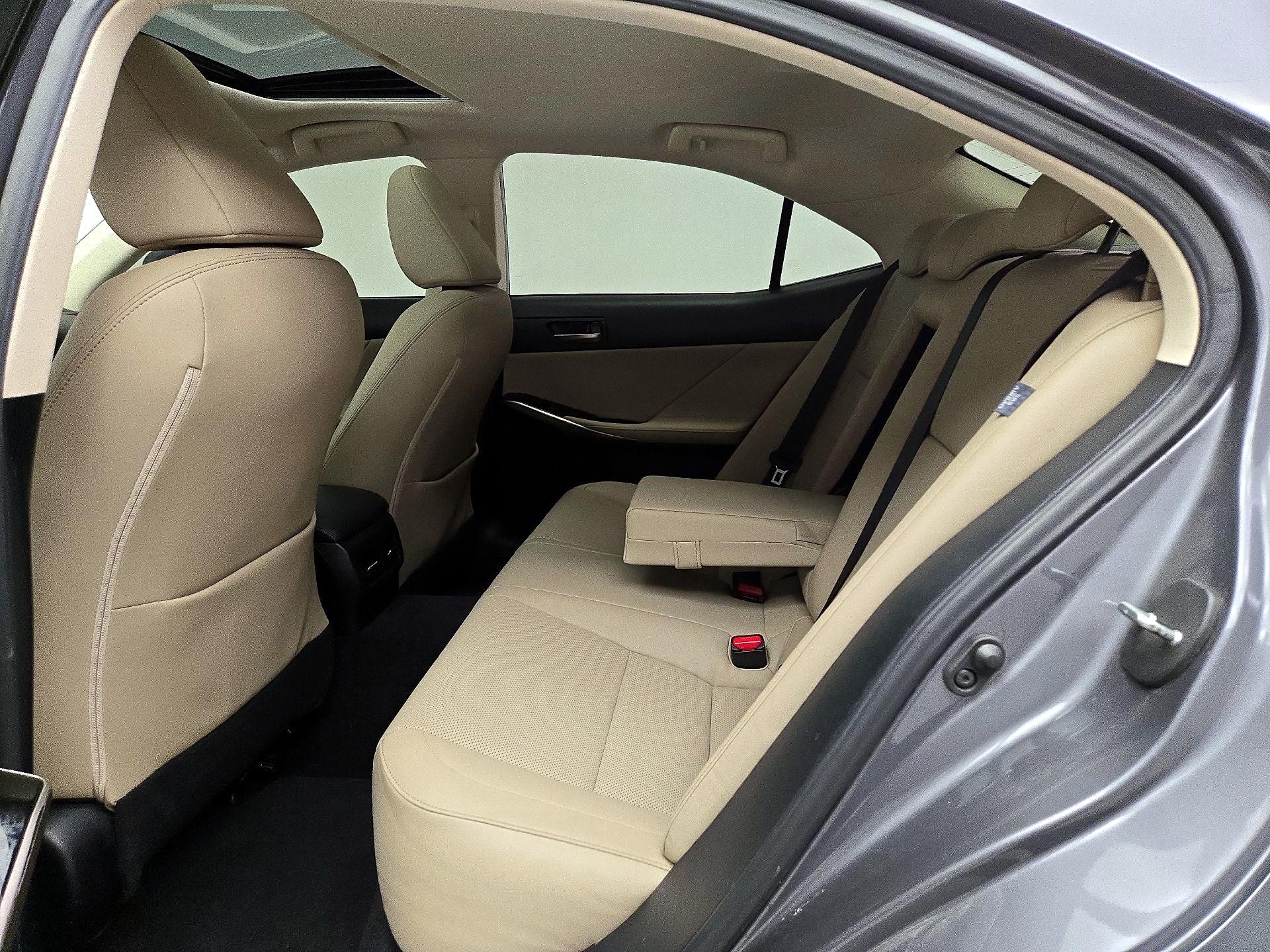 Thumbnail: 2019 Lexus IS - 20