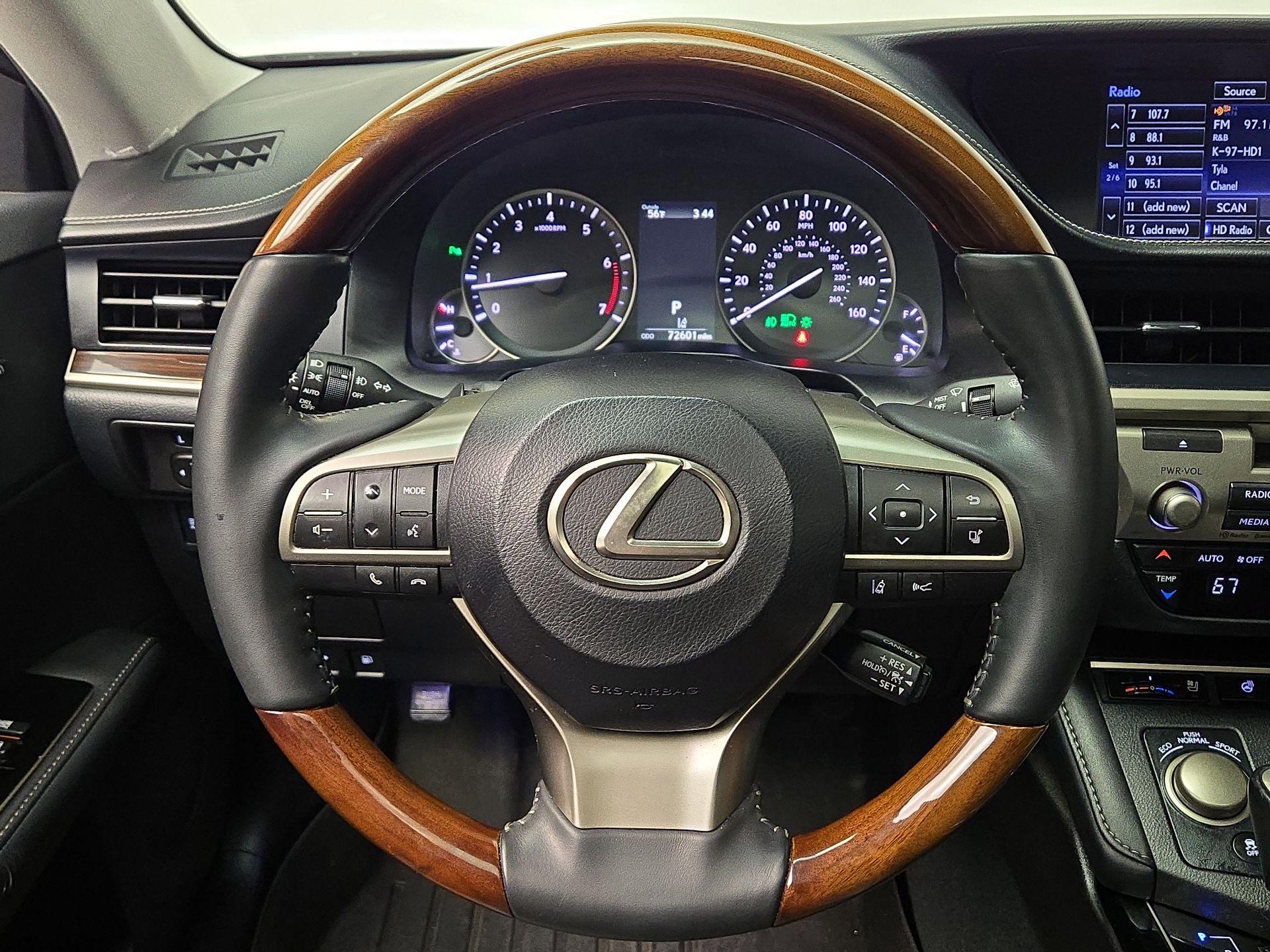 Thumbnail: 2016 Lexus ES - 10