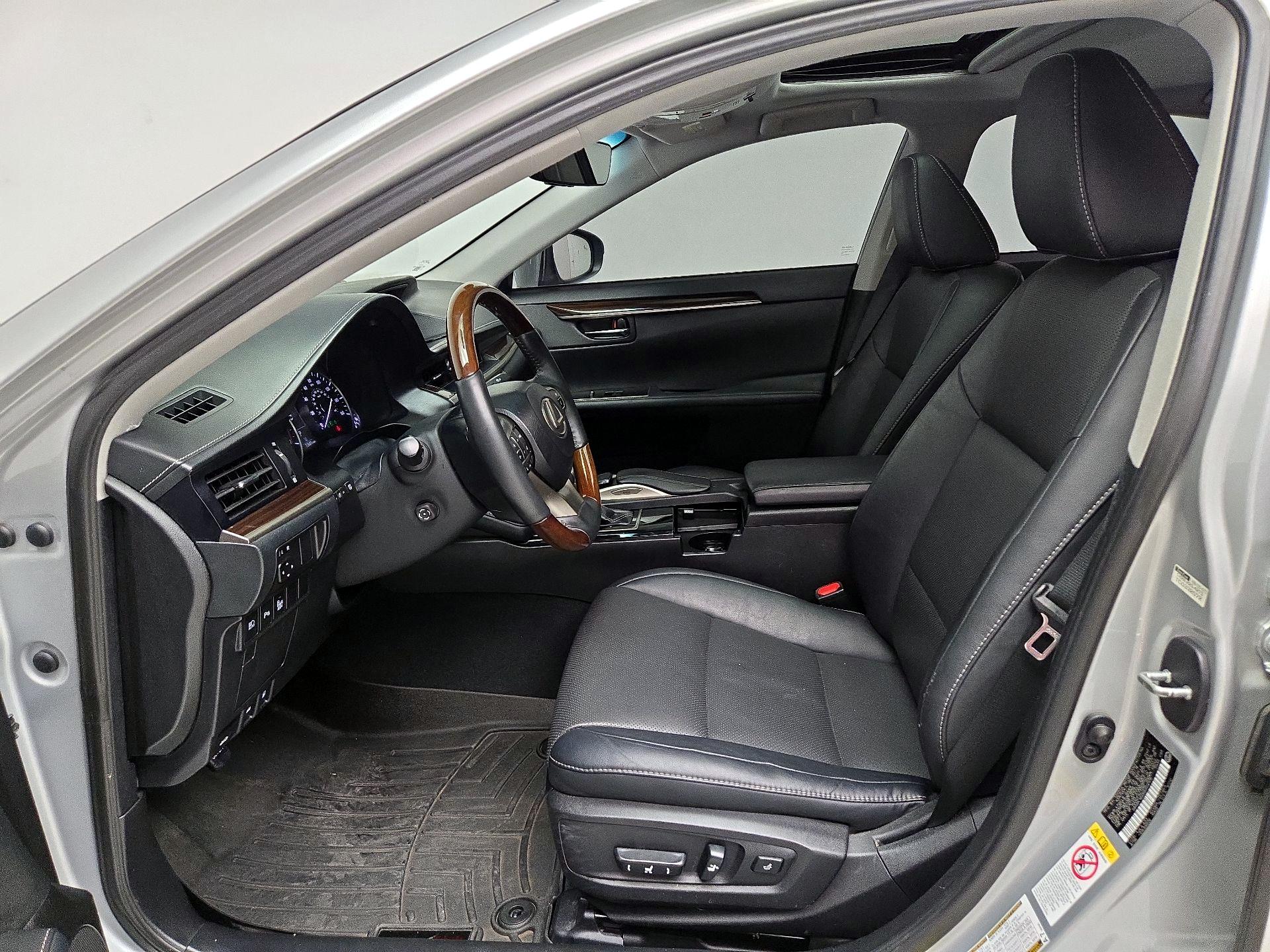 Thumbnail: 2016 Lexus ES - 11