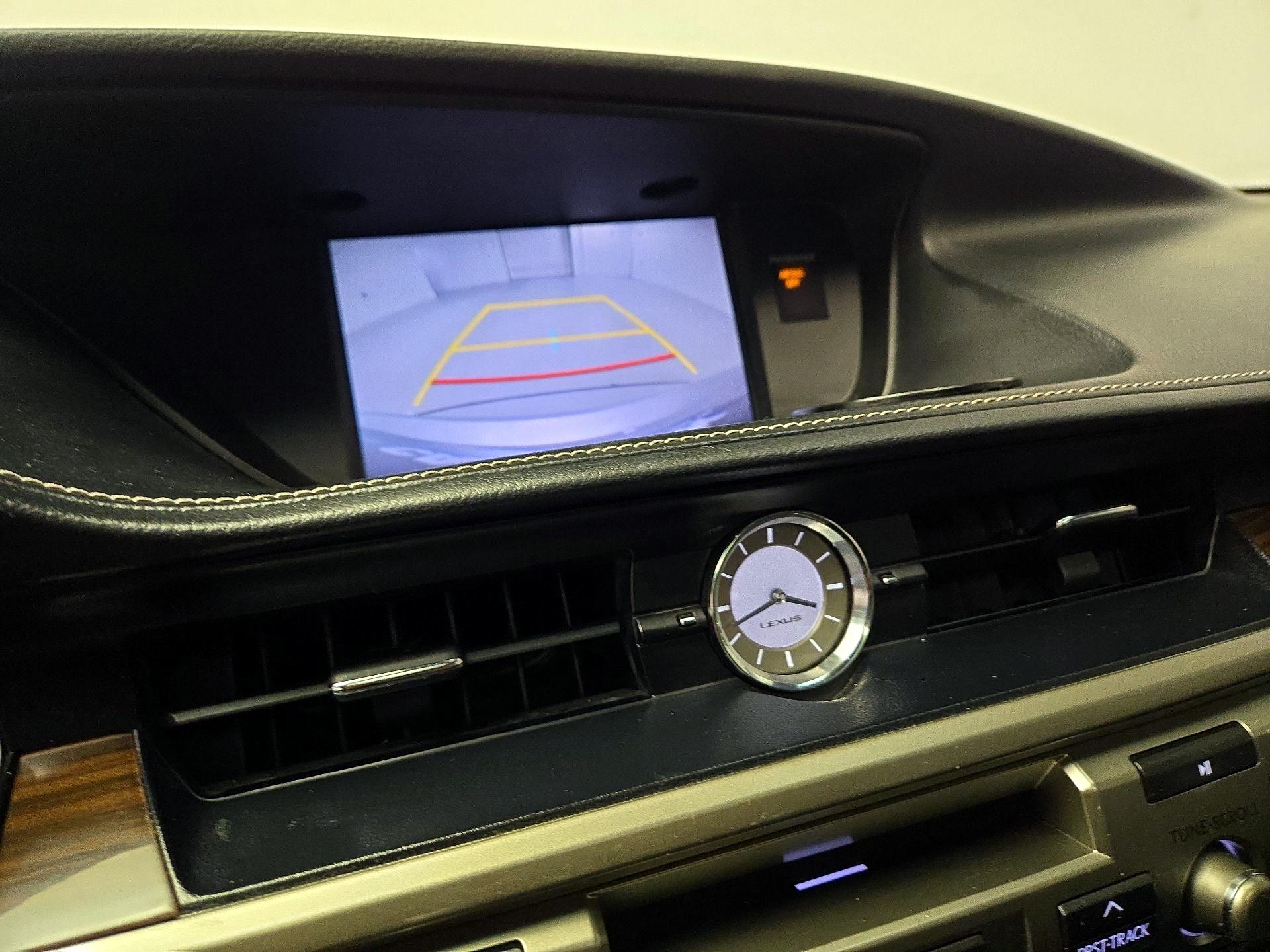 Thumbnail: 2016 Lexus ES - 15