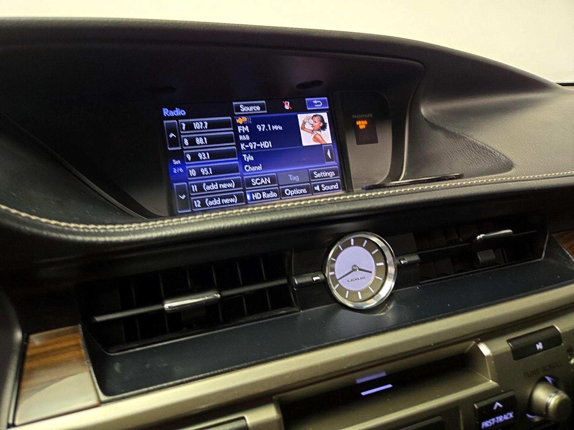 Thumbnail: 2016 Lexus ES - 16