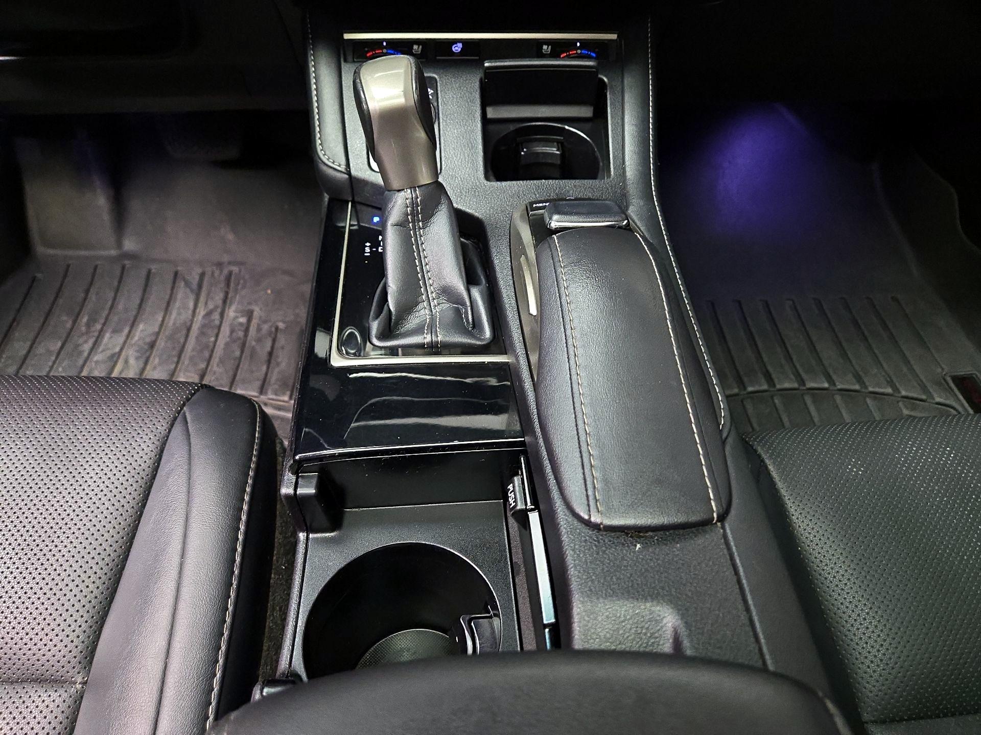 Thumbnail: 2016 Lexus ES - 18