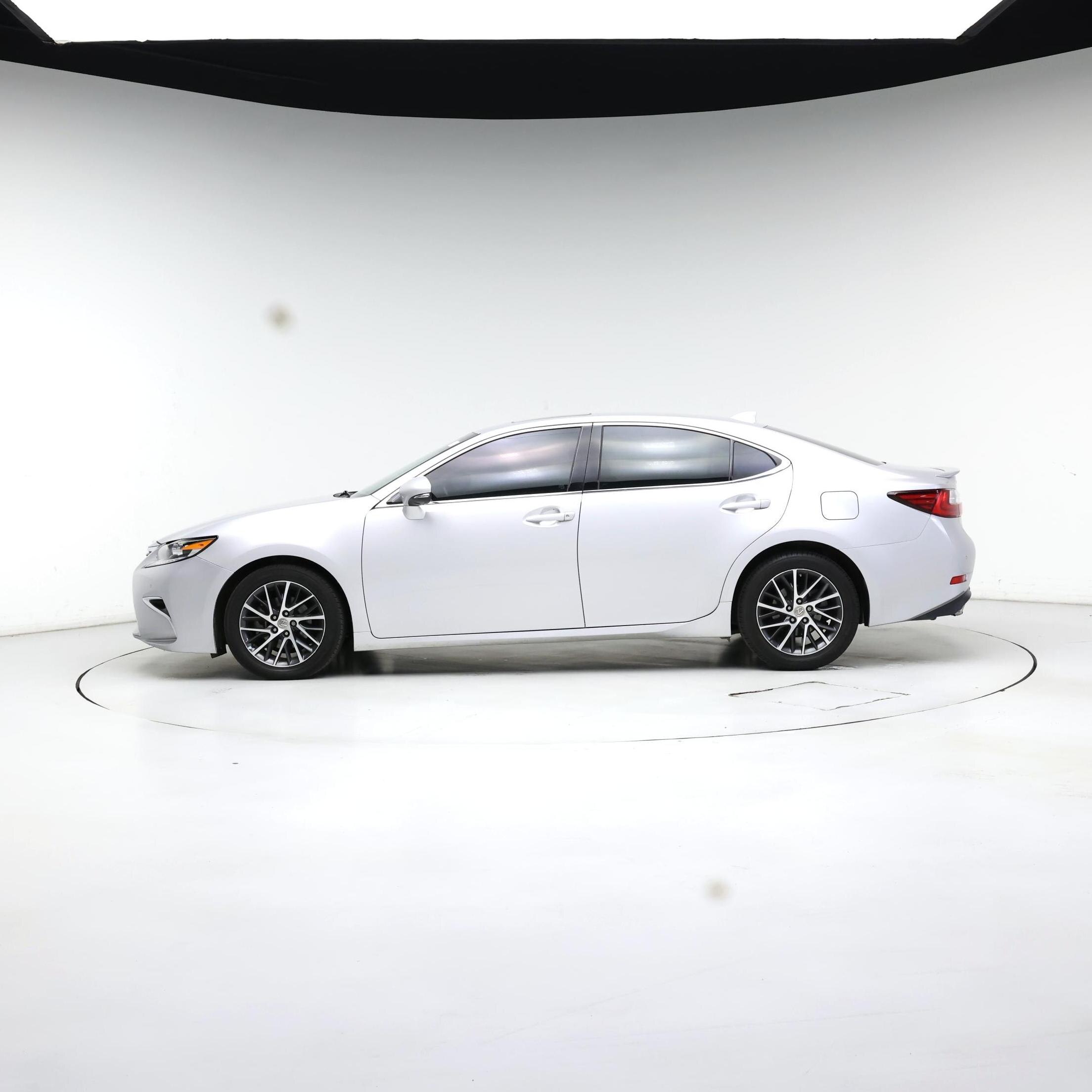 Thumbnail: 2016 Lexus ES - 3