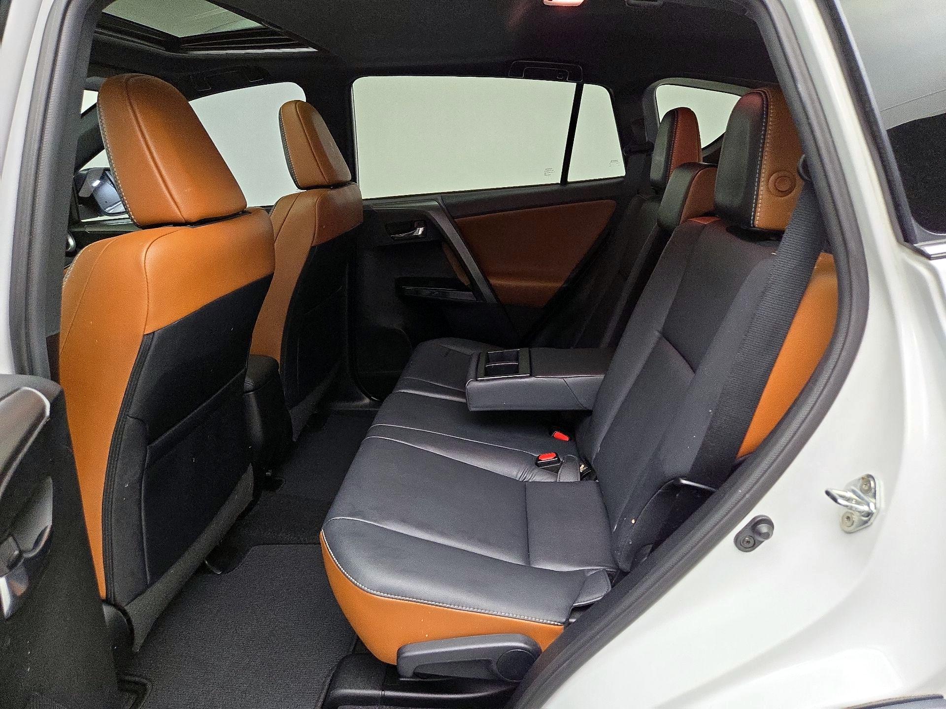 Thumbnail: 2017 Toyota RAV4 - 20