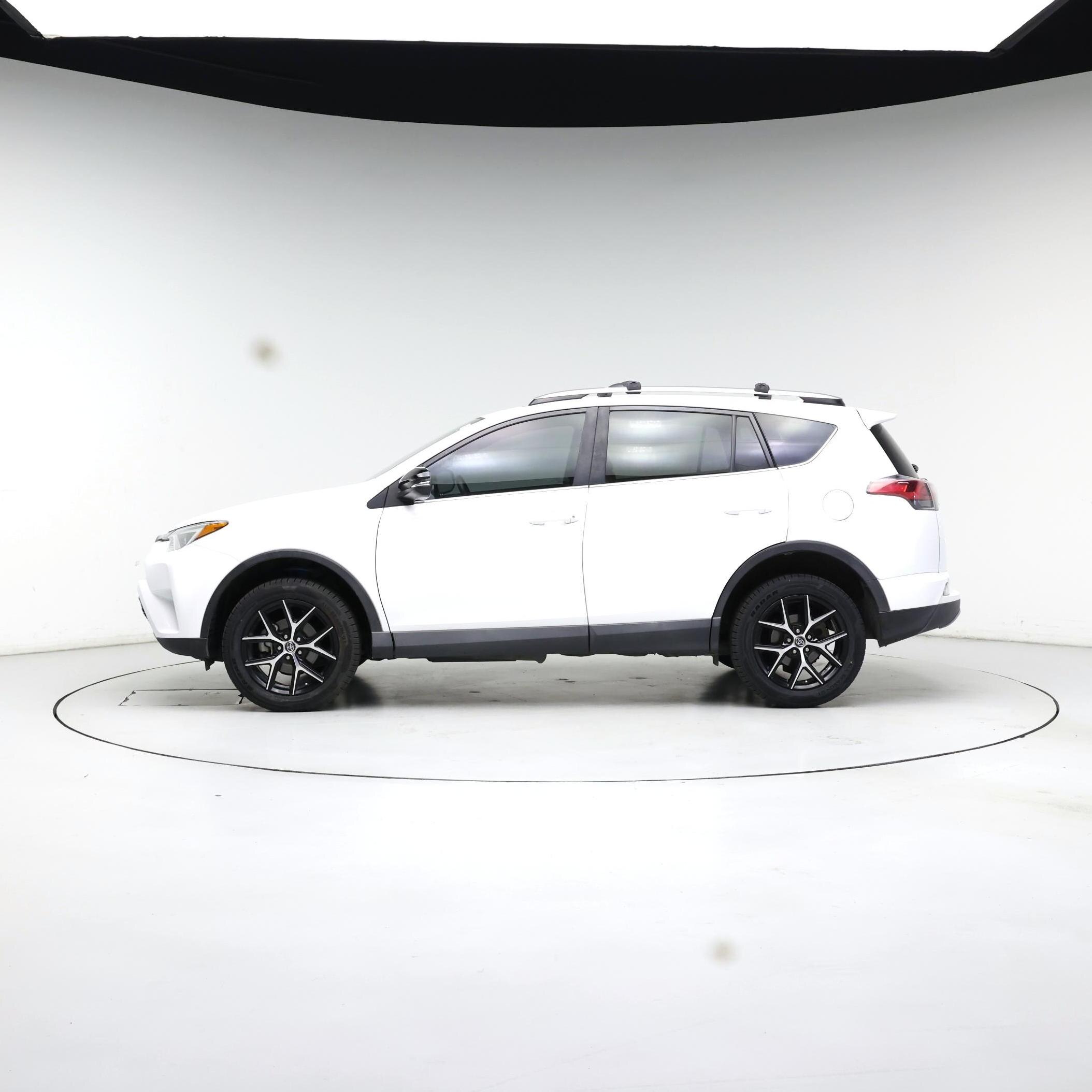 Thumbnail: 2017 Toyota RAV4 - 3