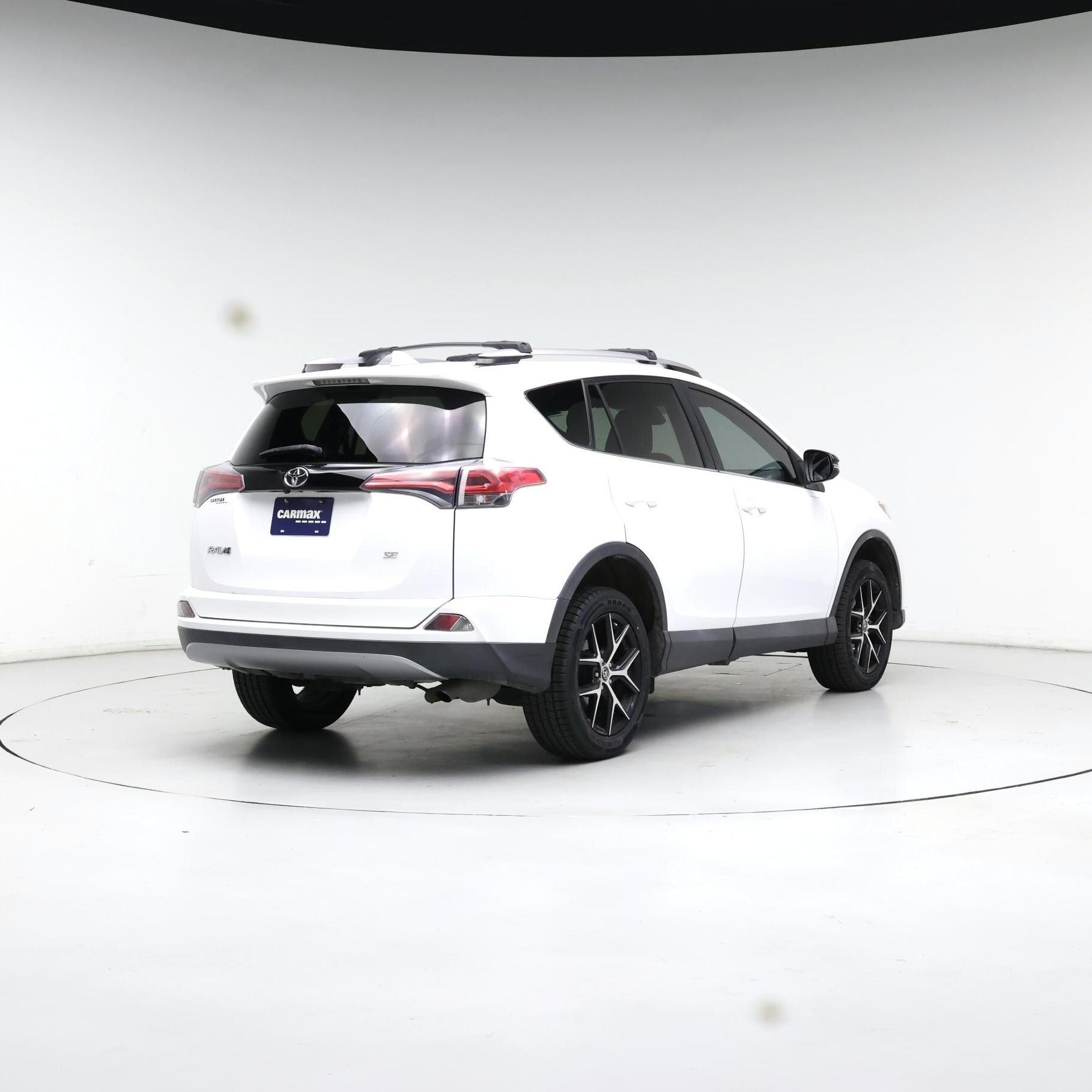 Thumbnail: 2017 Toyota RAV4 - 8