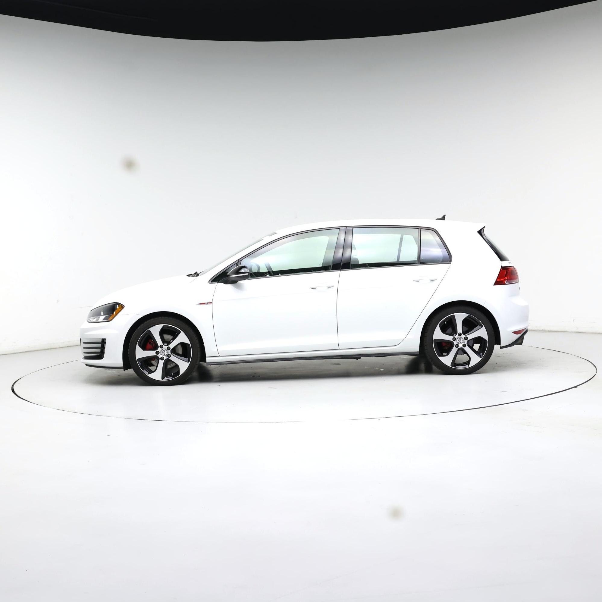 Thumbnail: 2017 Volkswagen Golf - 3