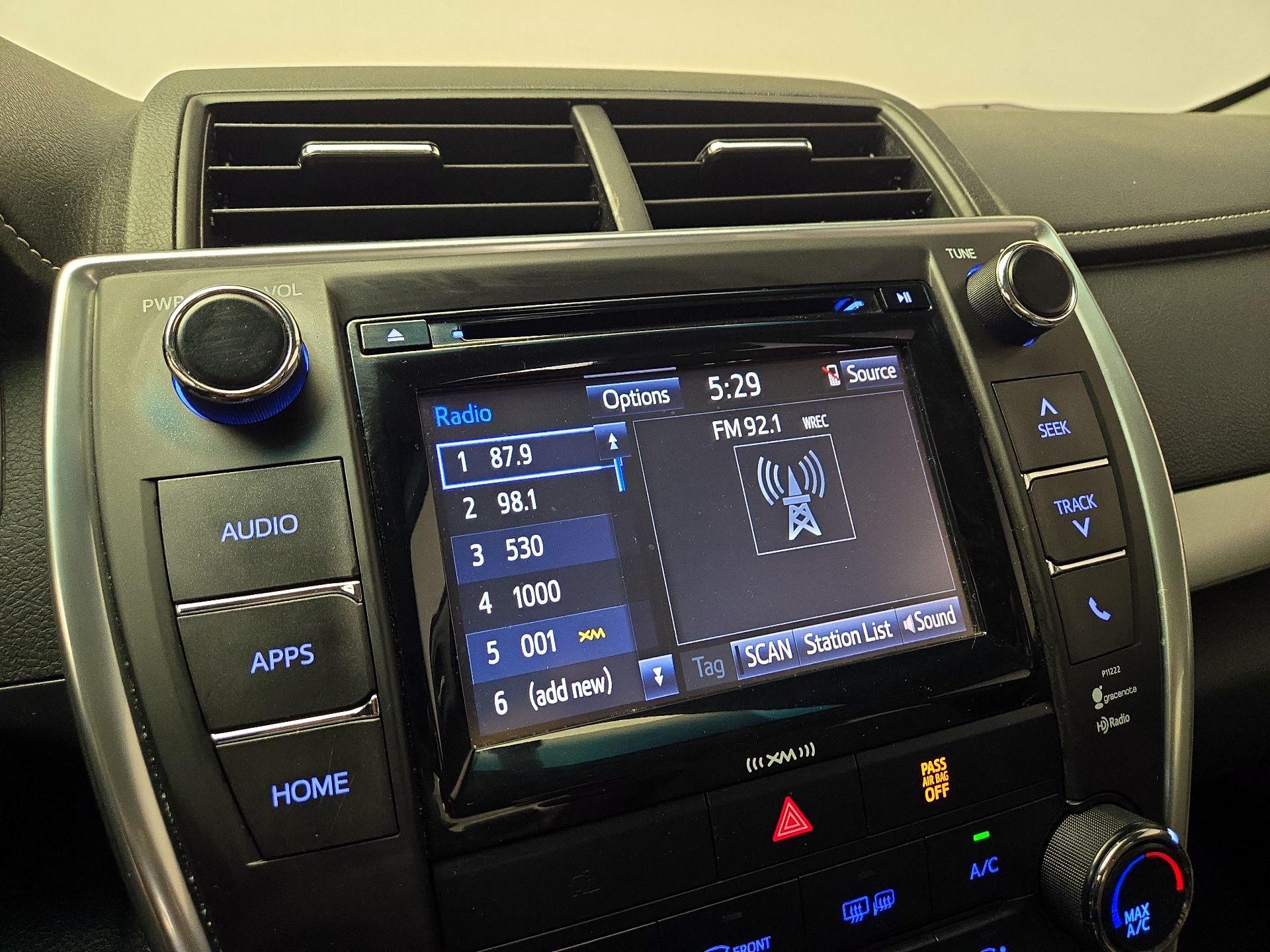 Thumbnail: 2017 Toyota Camry - 15