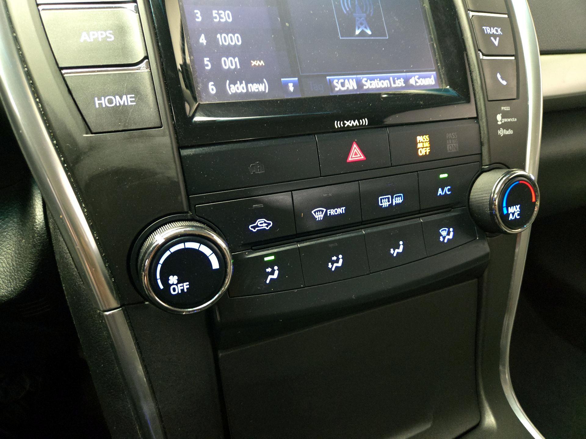 Thumbnail: 2017 Toyota Camry - 16