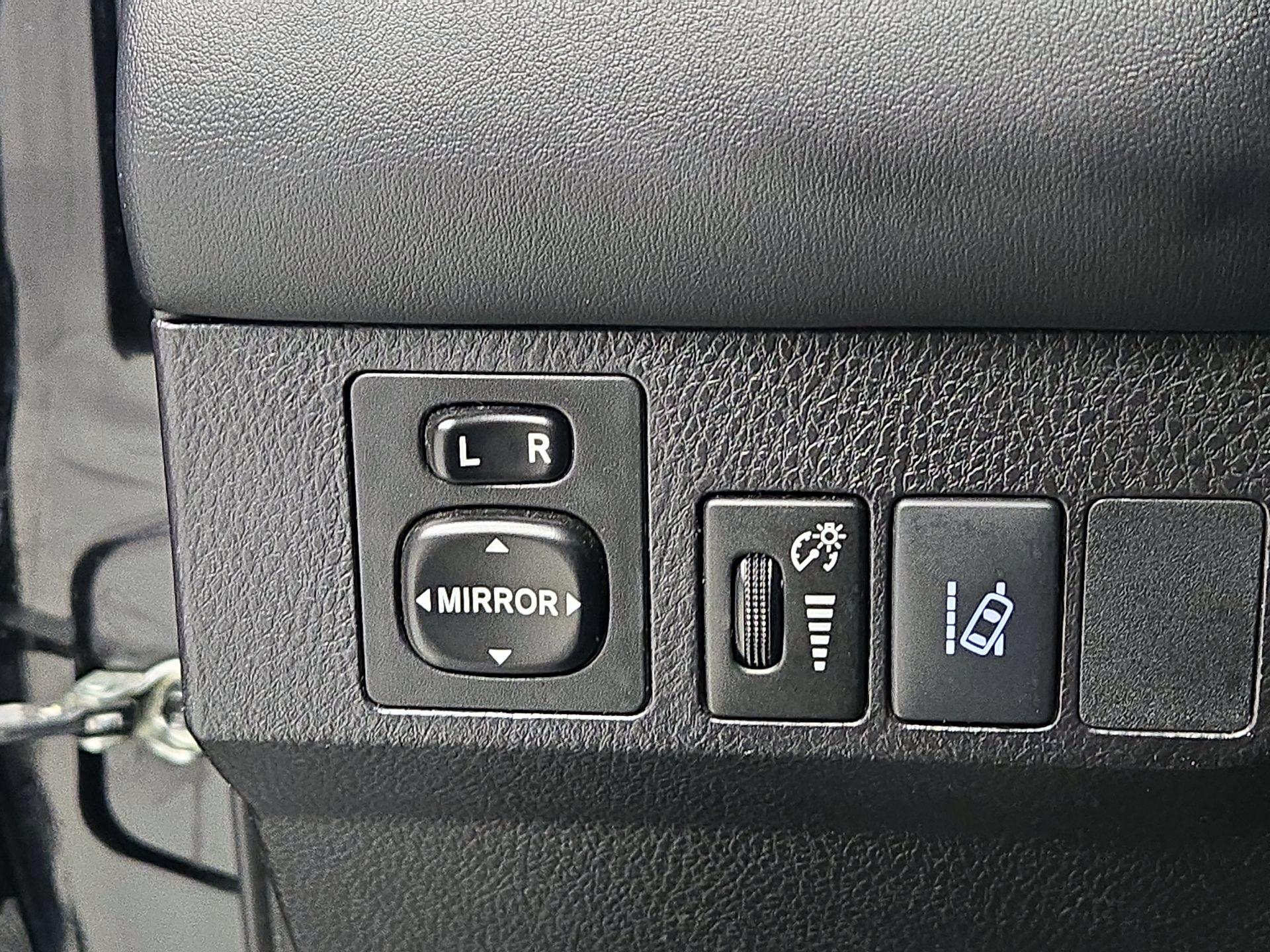 Thumbnail: 2017 Toyota RAV4 - 13