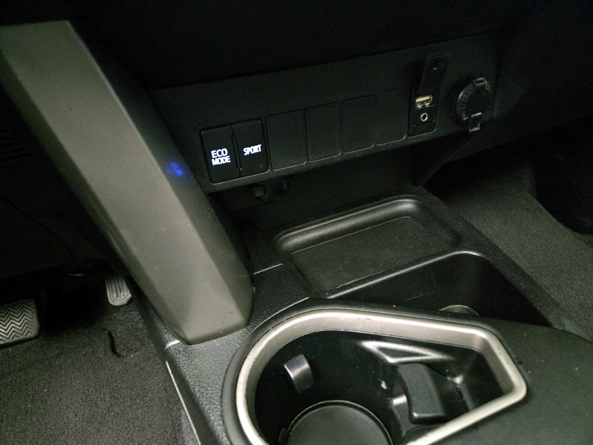 Thumbnail: 2017 Toyota RAV4 - 18