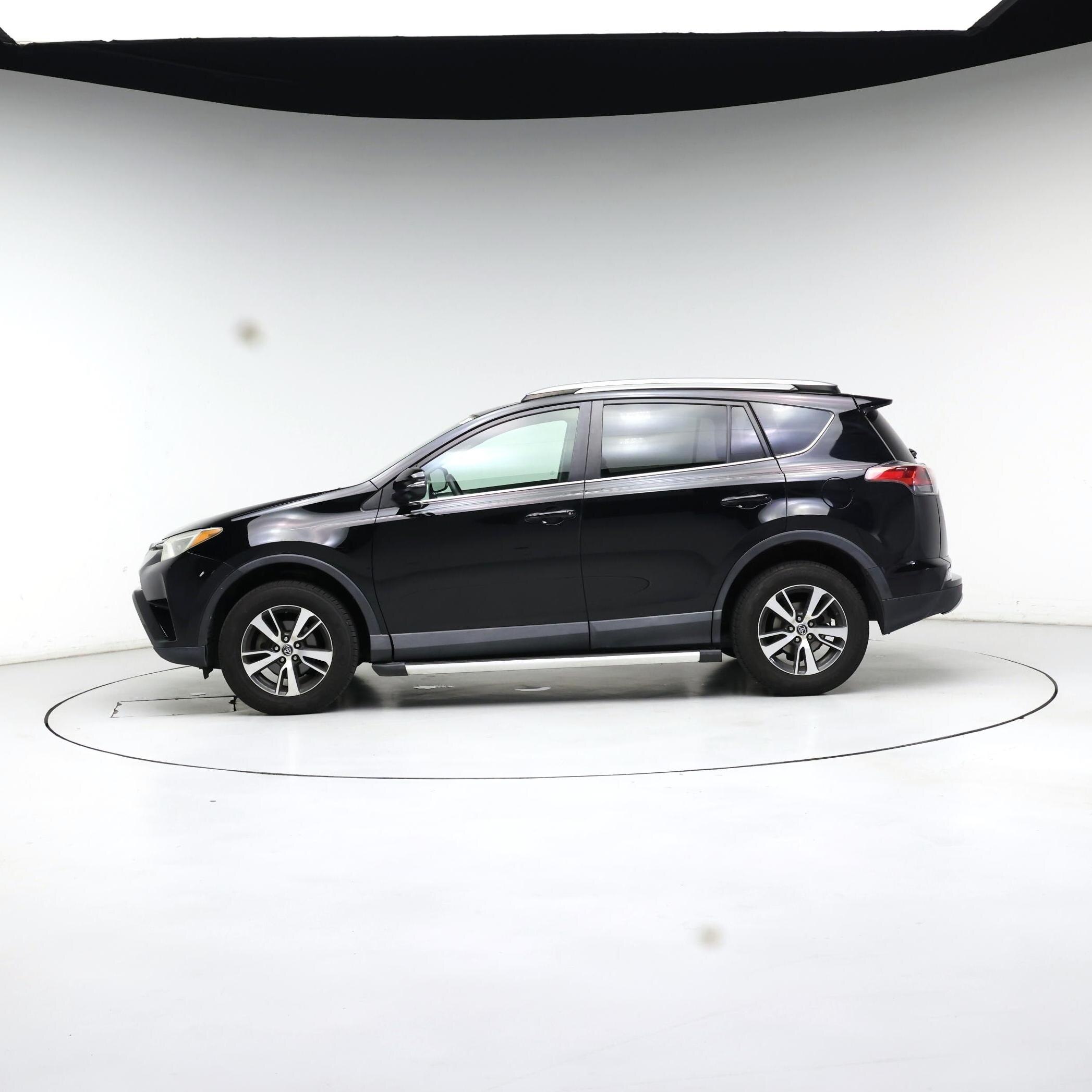 Thumbnail: 2017 Toyota RAV4 - 3